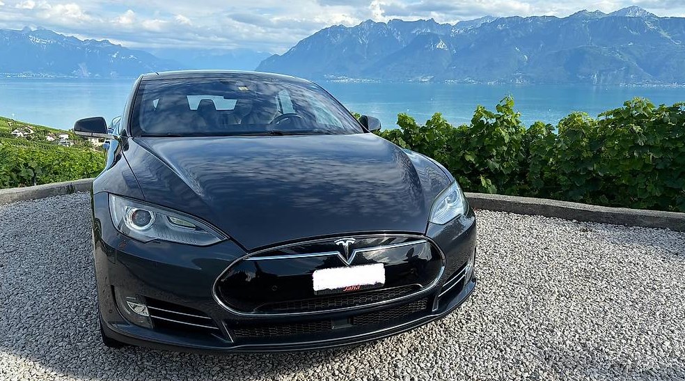 TESLA Model S 85 D Performance