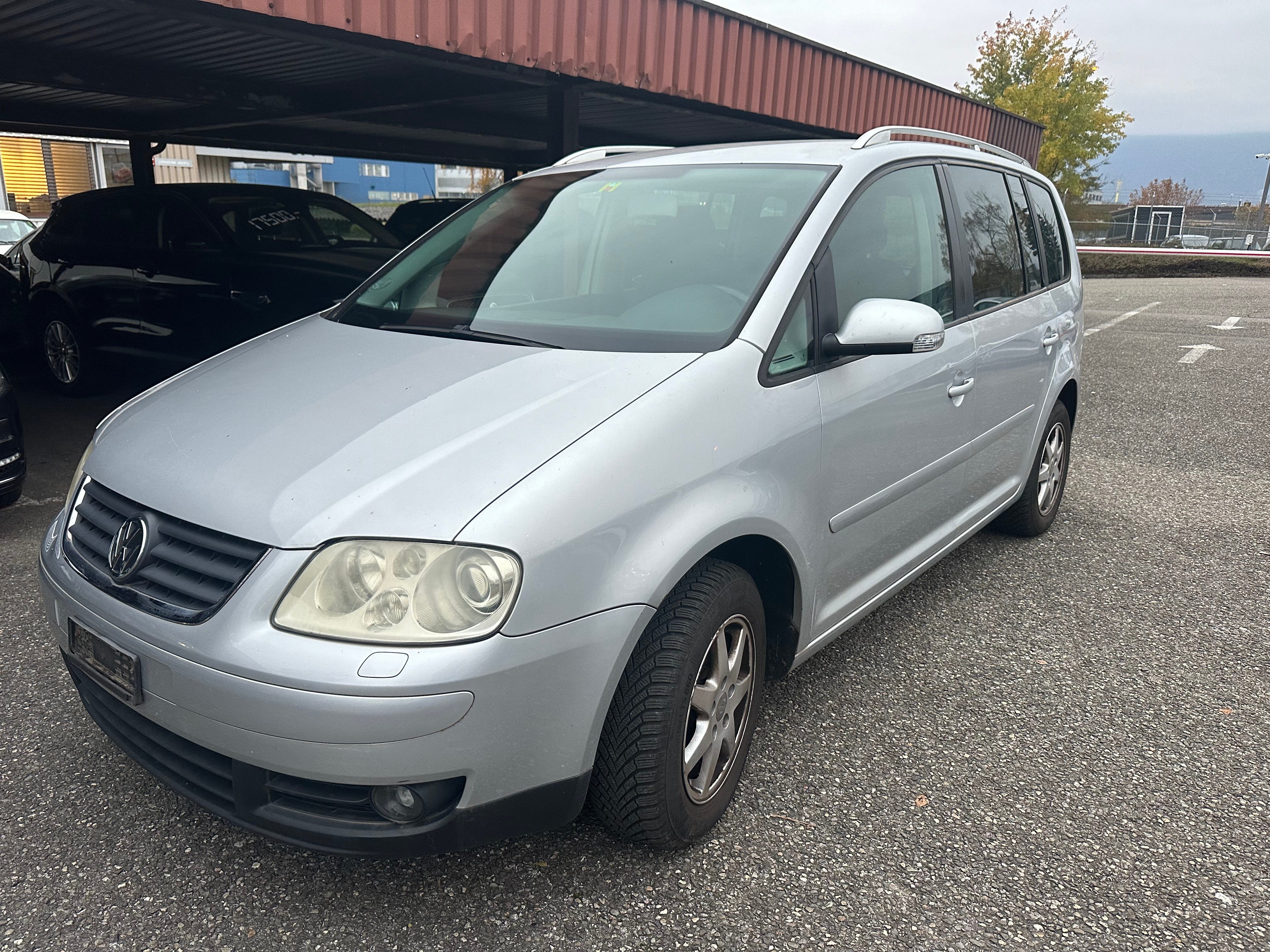 VW Touran 1.6 FSI Highline