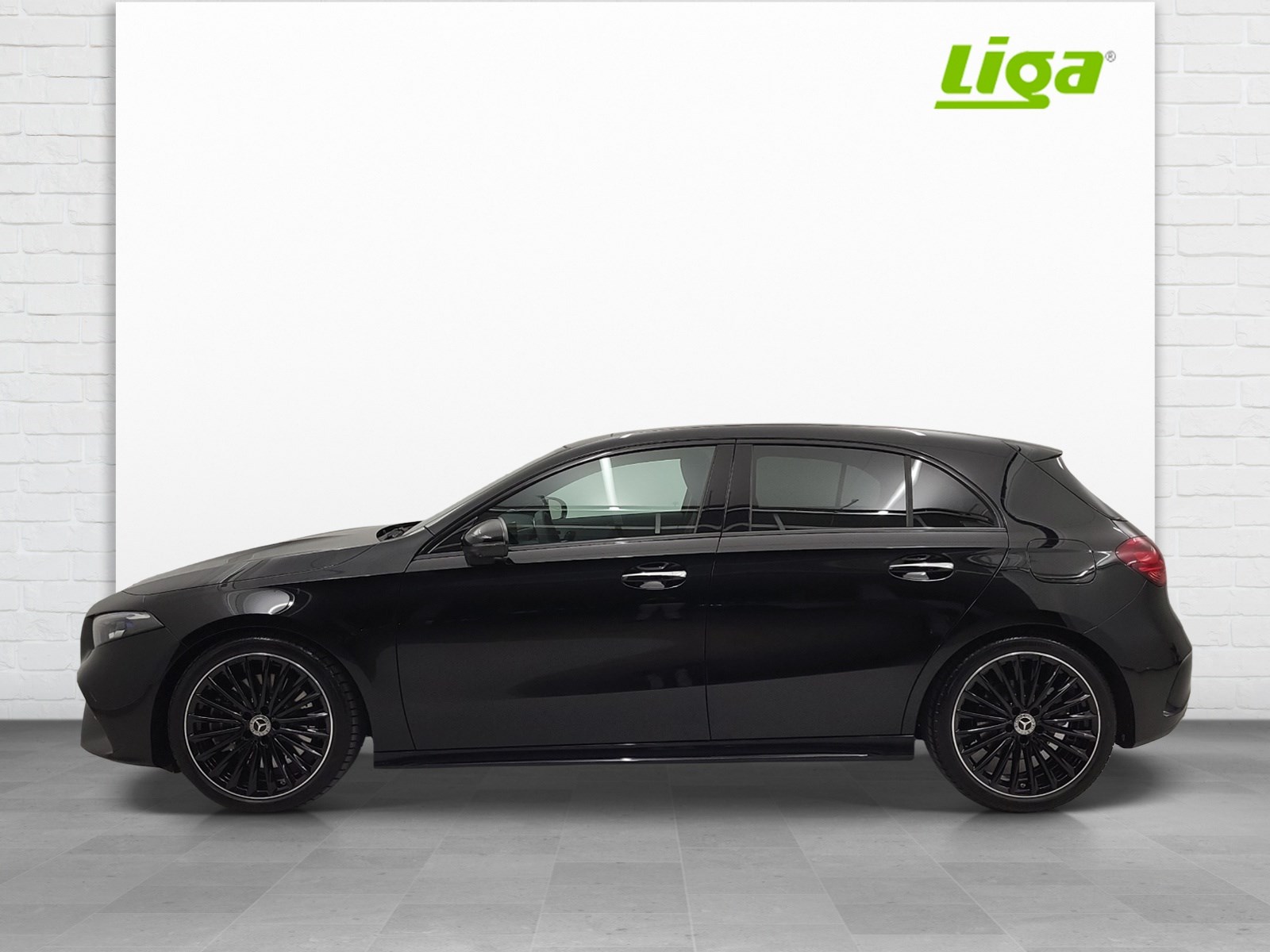 MERCEDES-BENZ A 250 AMG Line 4MATIC