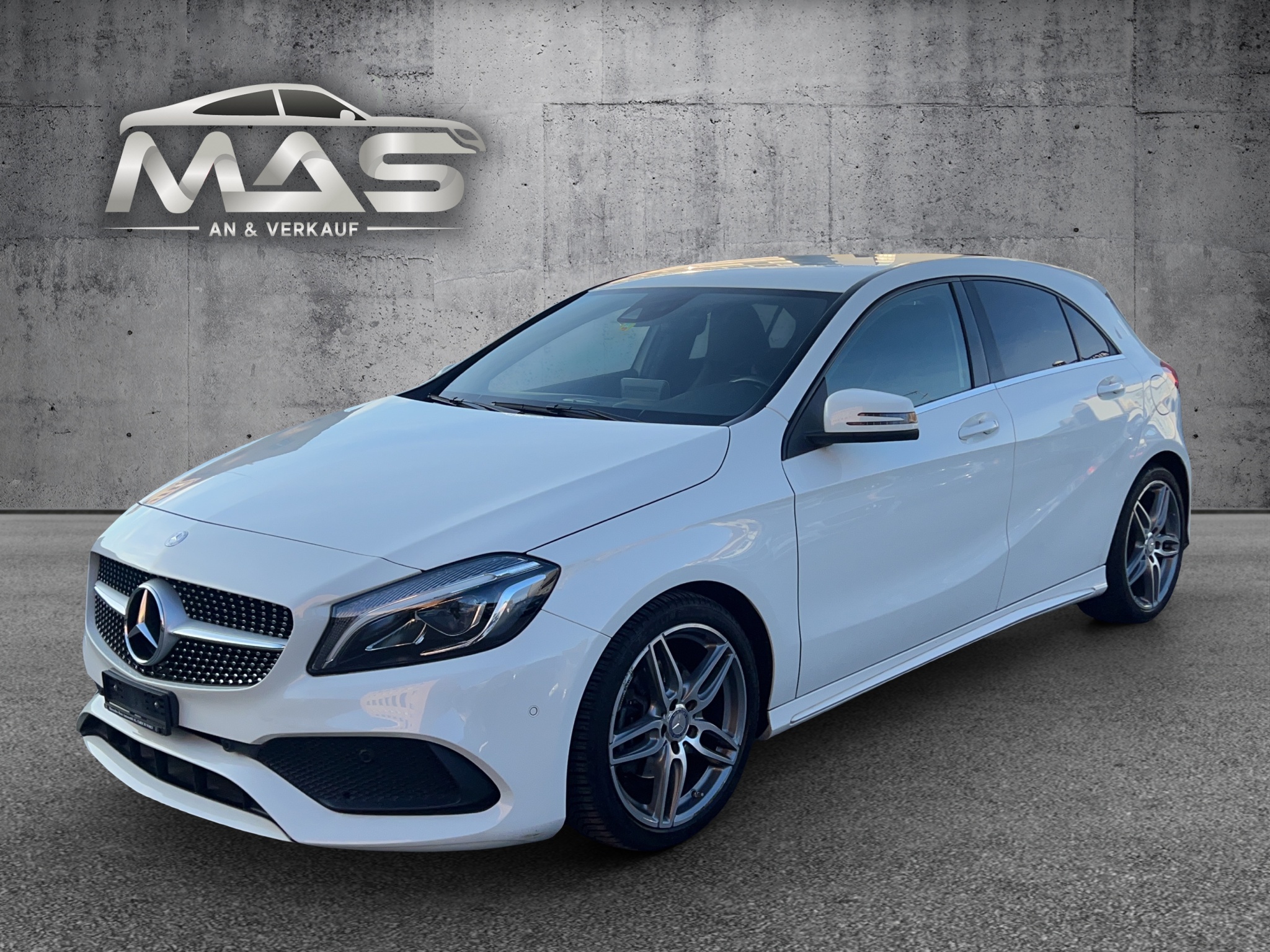 MERCEDES-BENZ A 200 AMG Line