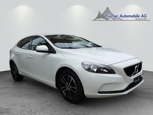 VOLVO V40 D3 Momentum