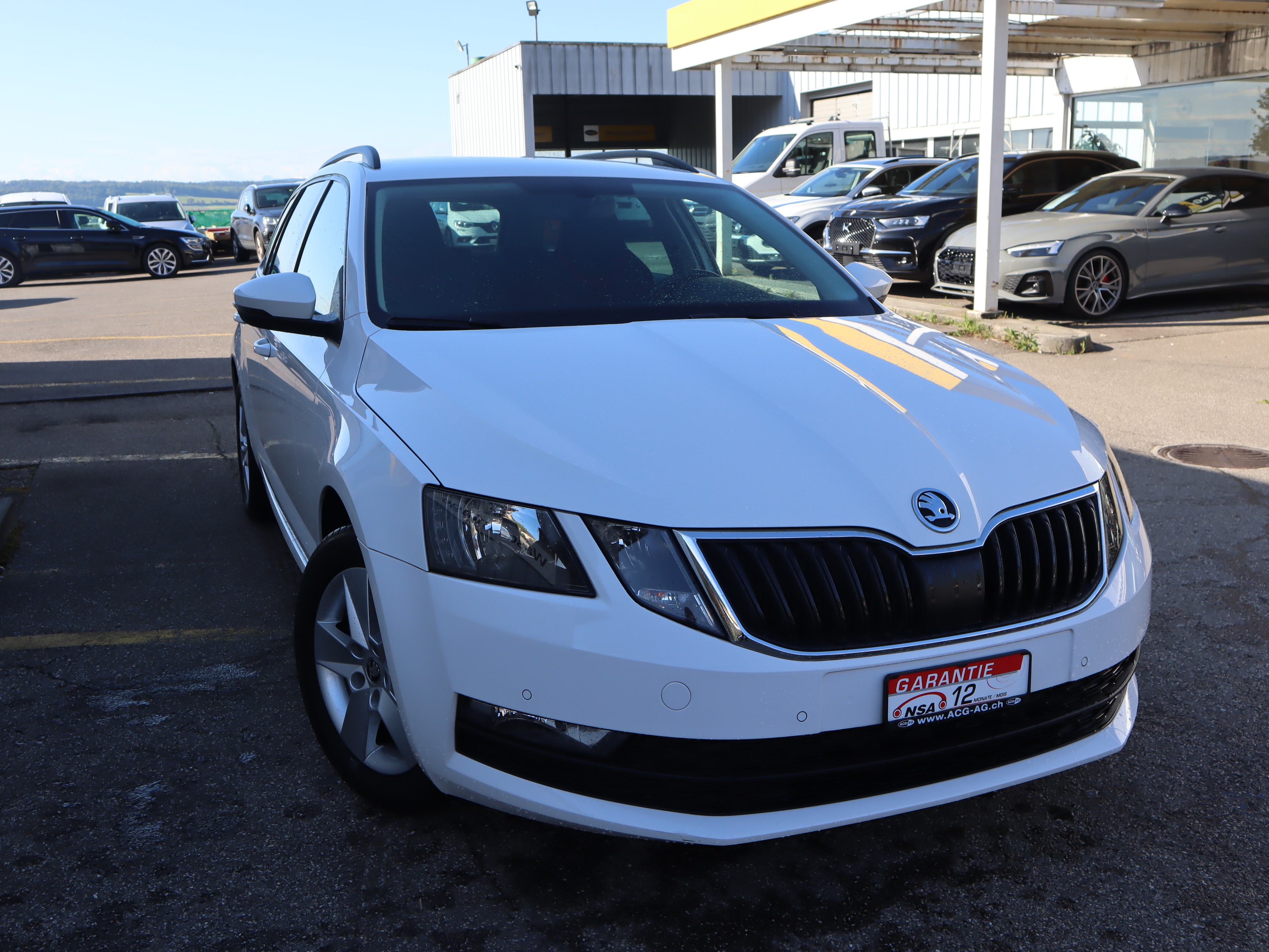 SKODA Octavia Combi 1.6 TDI Ambition DSG ** Navigation ** PDC ** Frisch ab MFK & Service **