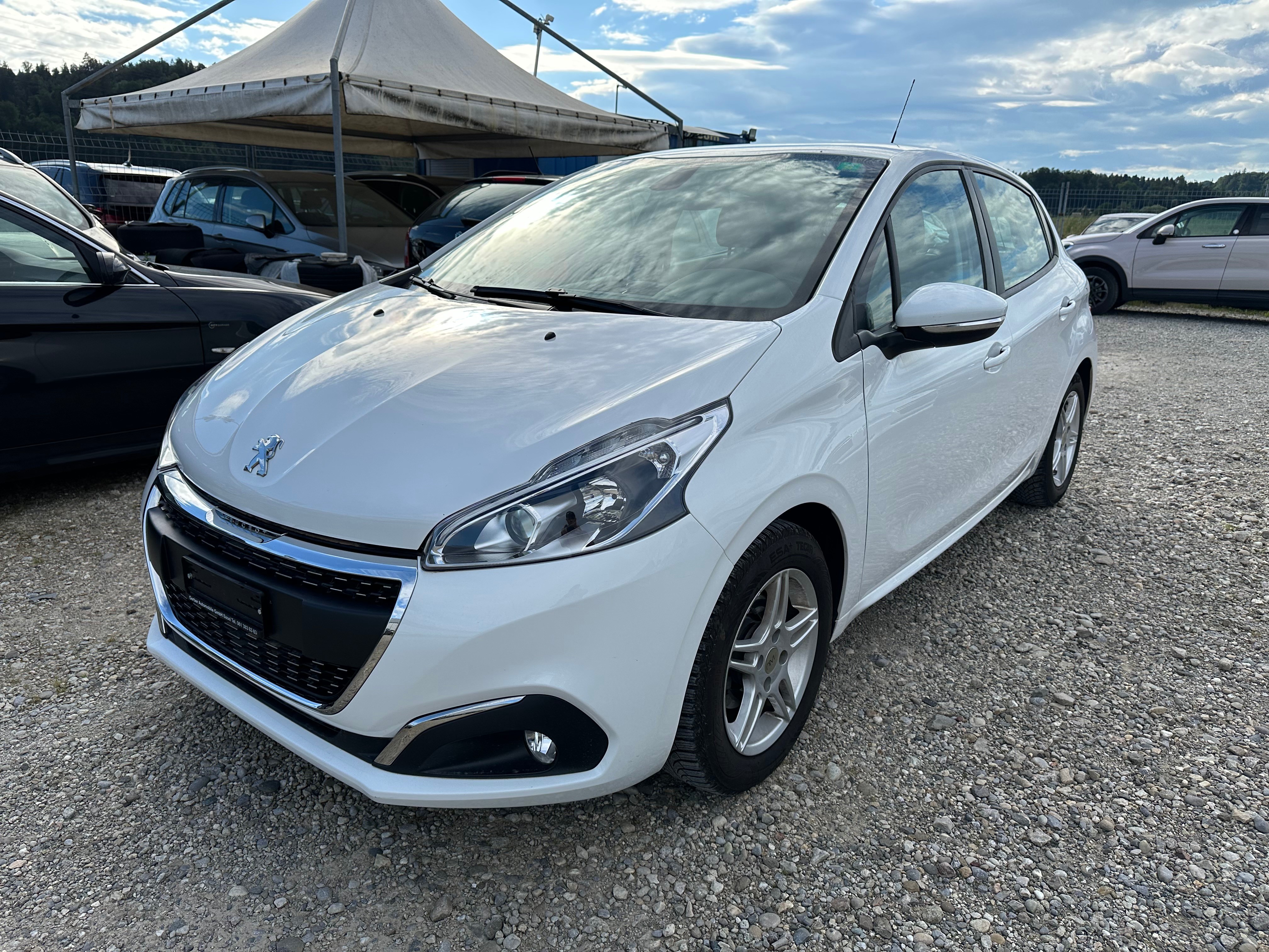 PEUGEOT 208 1.2 PureTech Signature