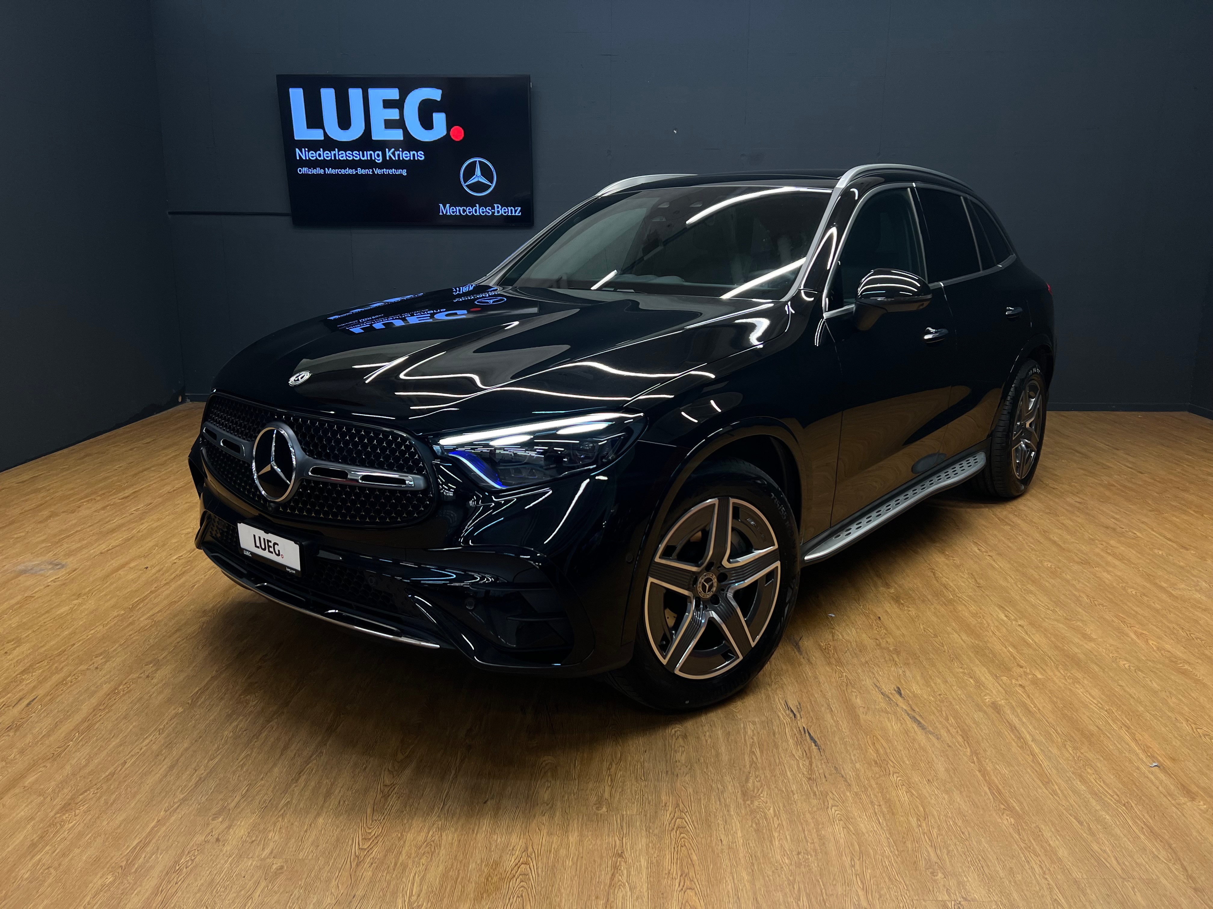 MERCEDES-BENZ GLC 200 4M - AMG / Night-Paket / Winter-Paket / Ambiente-Licht