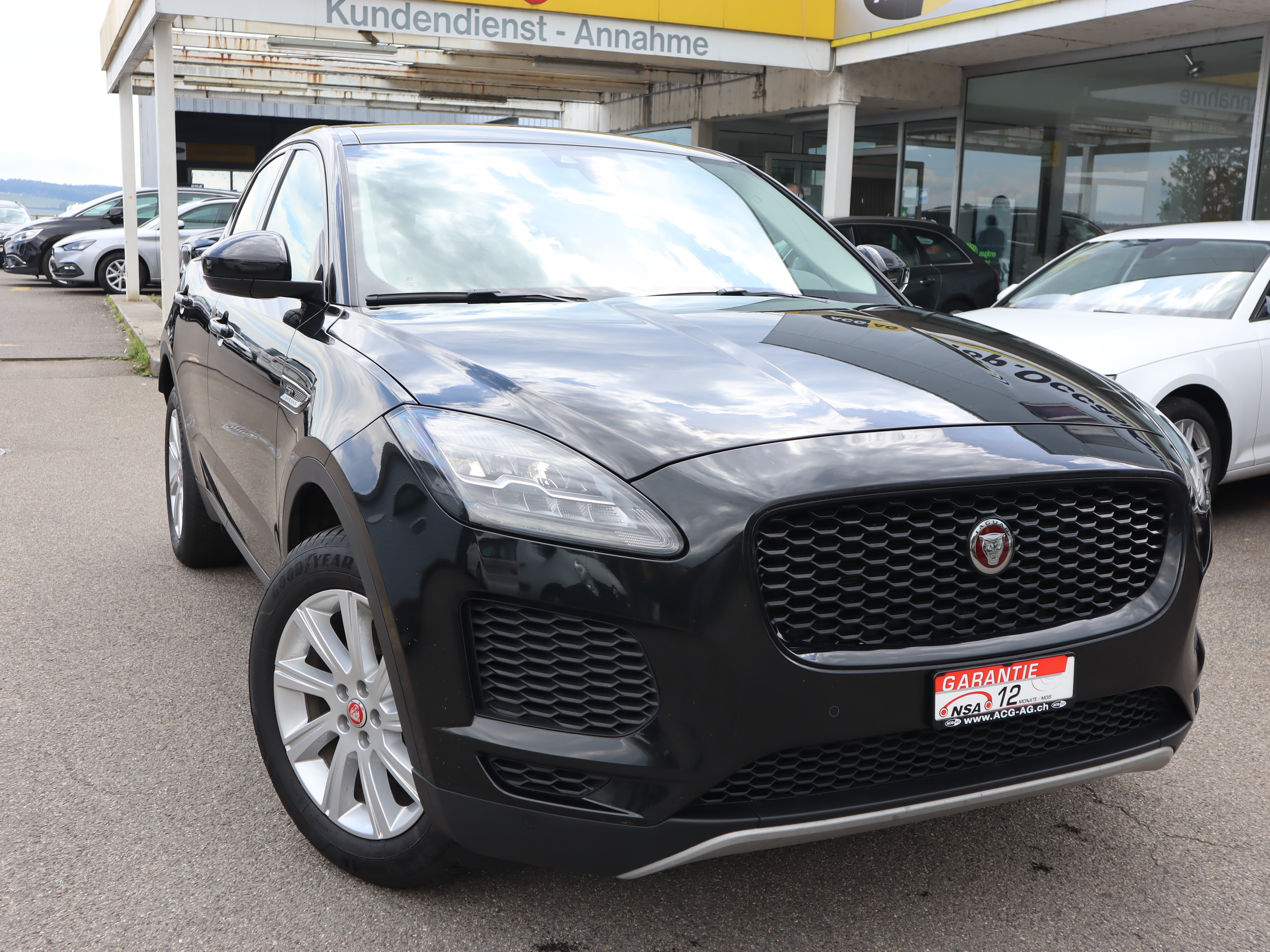 JAGUAR E-Pace 2.0d D150 S AWD Automatik ** Voll-Leder Ausstattung ** Gr-Navi mit RF-kamera ** Frisch ab MFK & Service **