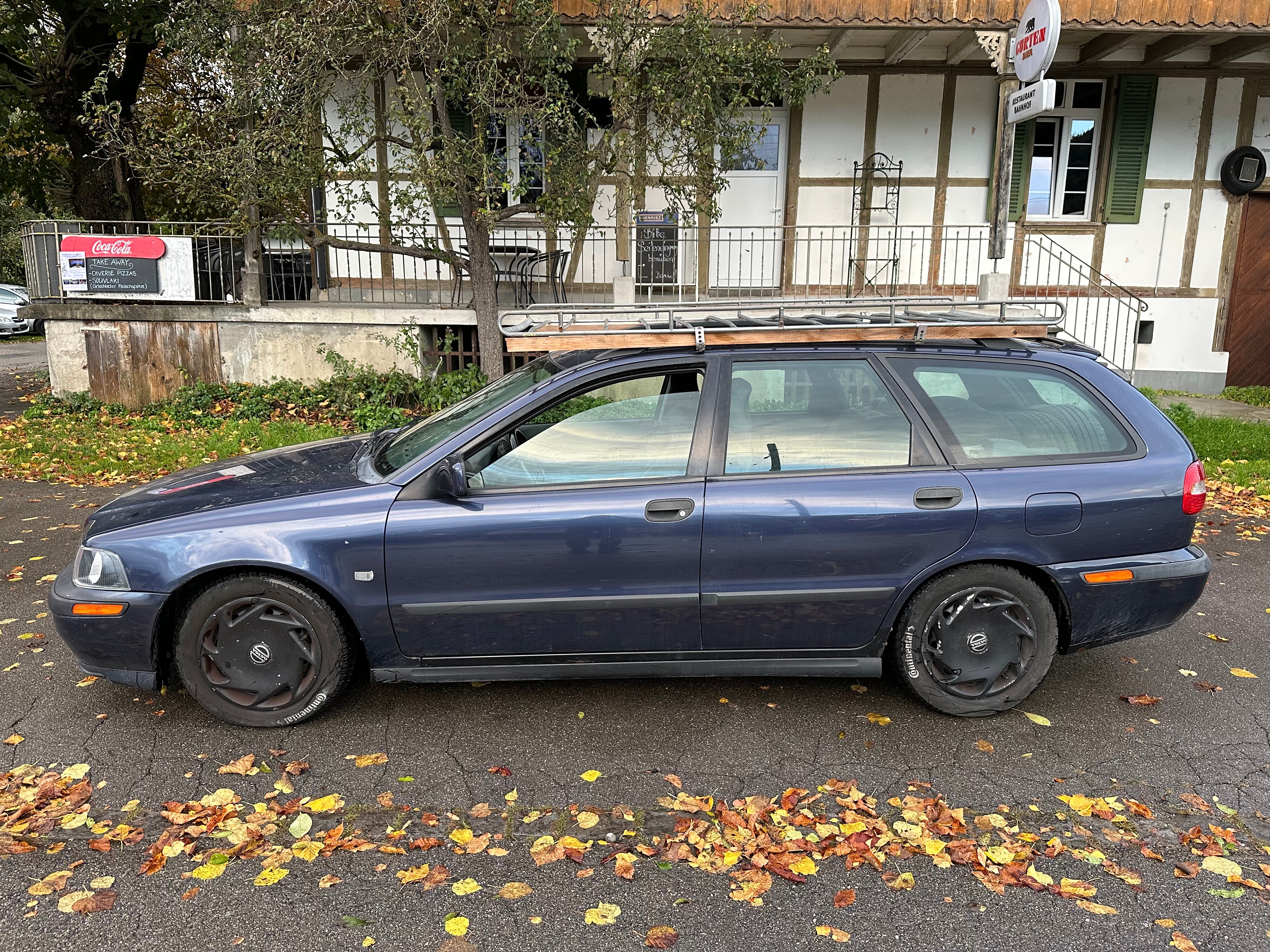 VOLVO V40 T4