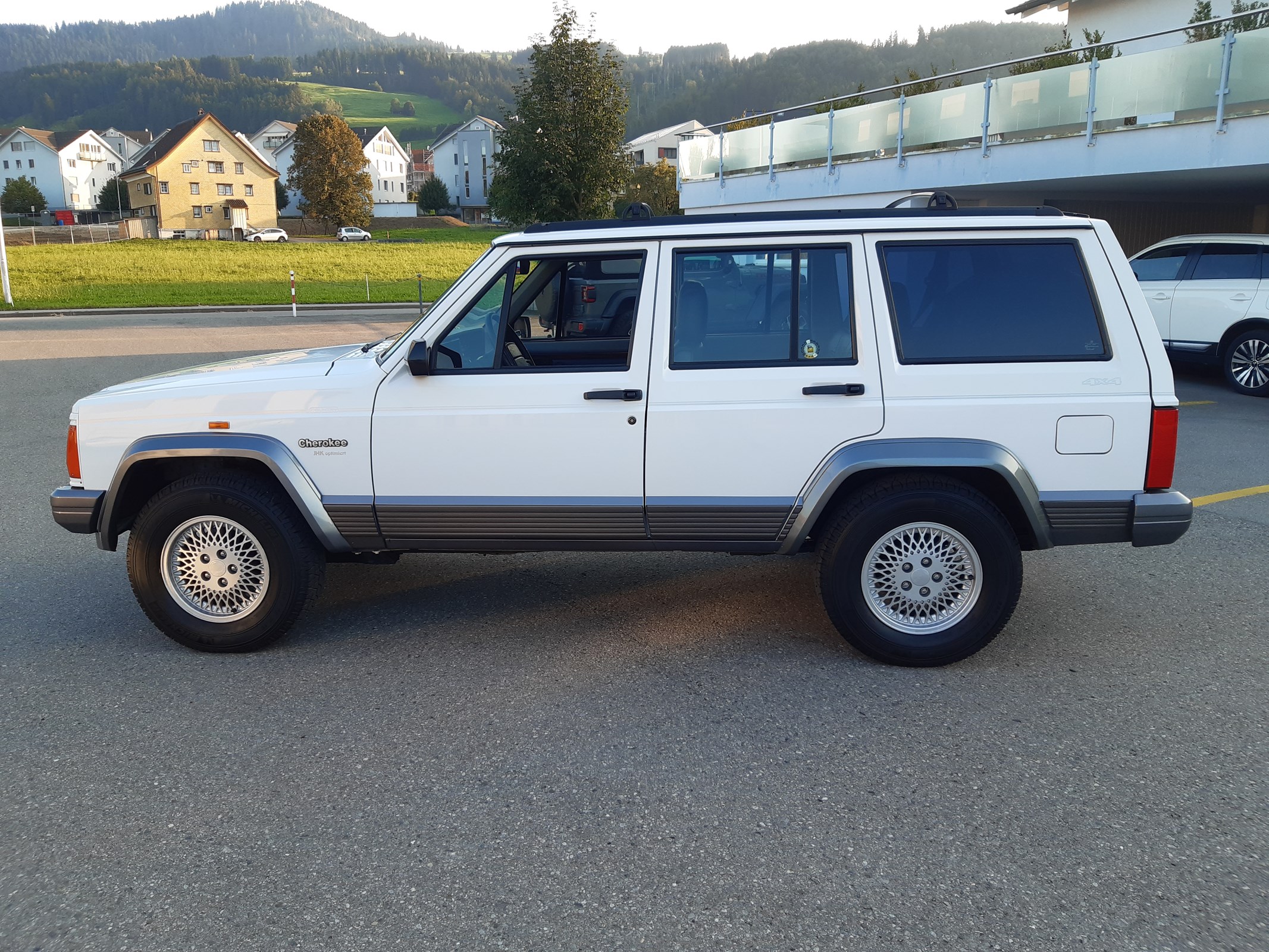 JEEP CHEROKEE