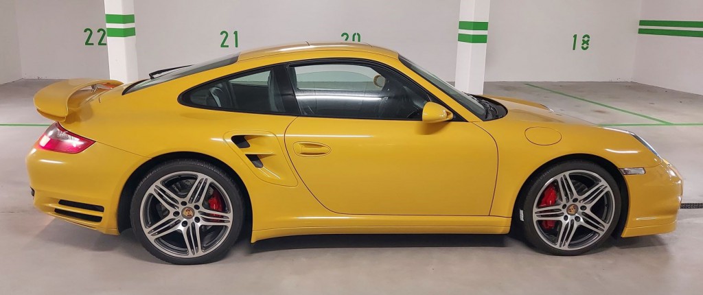 PORSCHE 911 Turbo