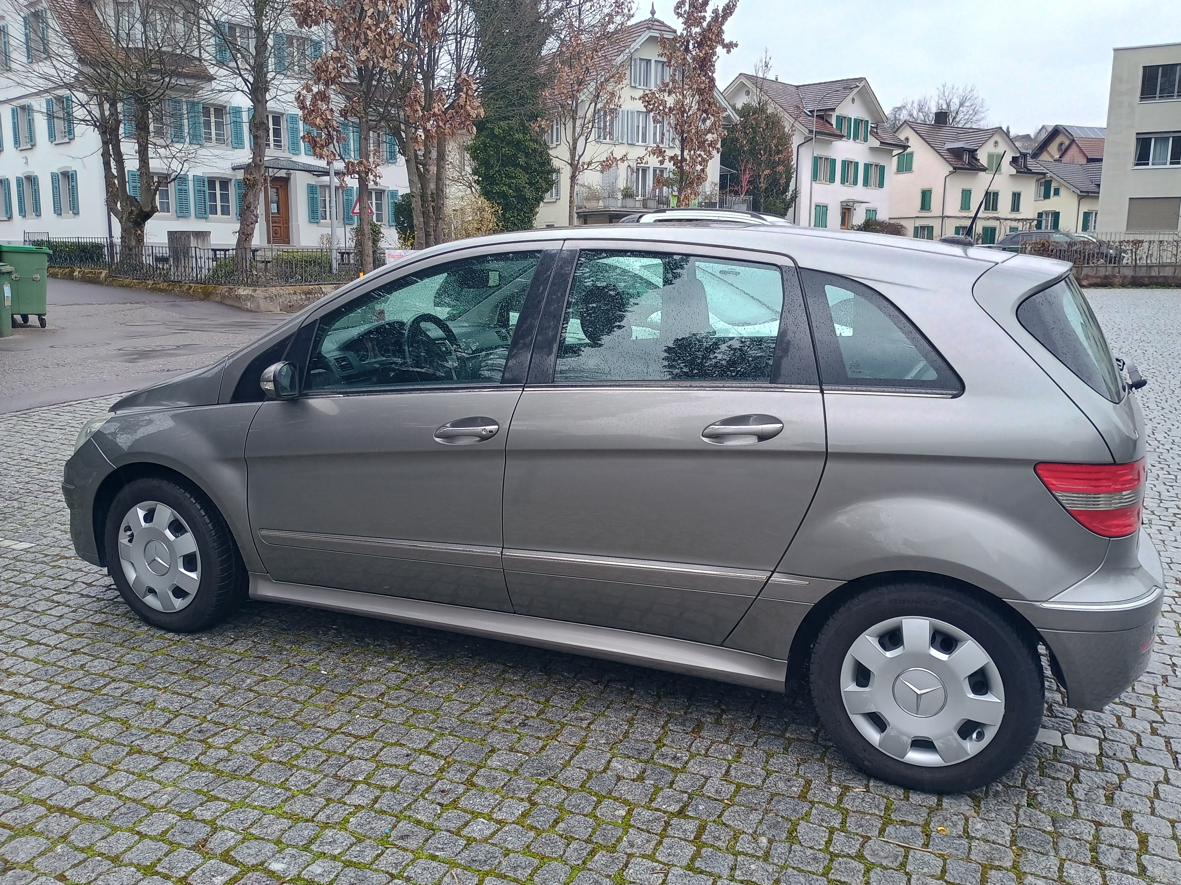 MERCEDES-BENZ B 200