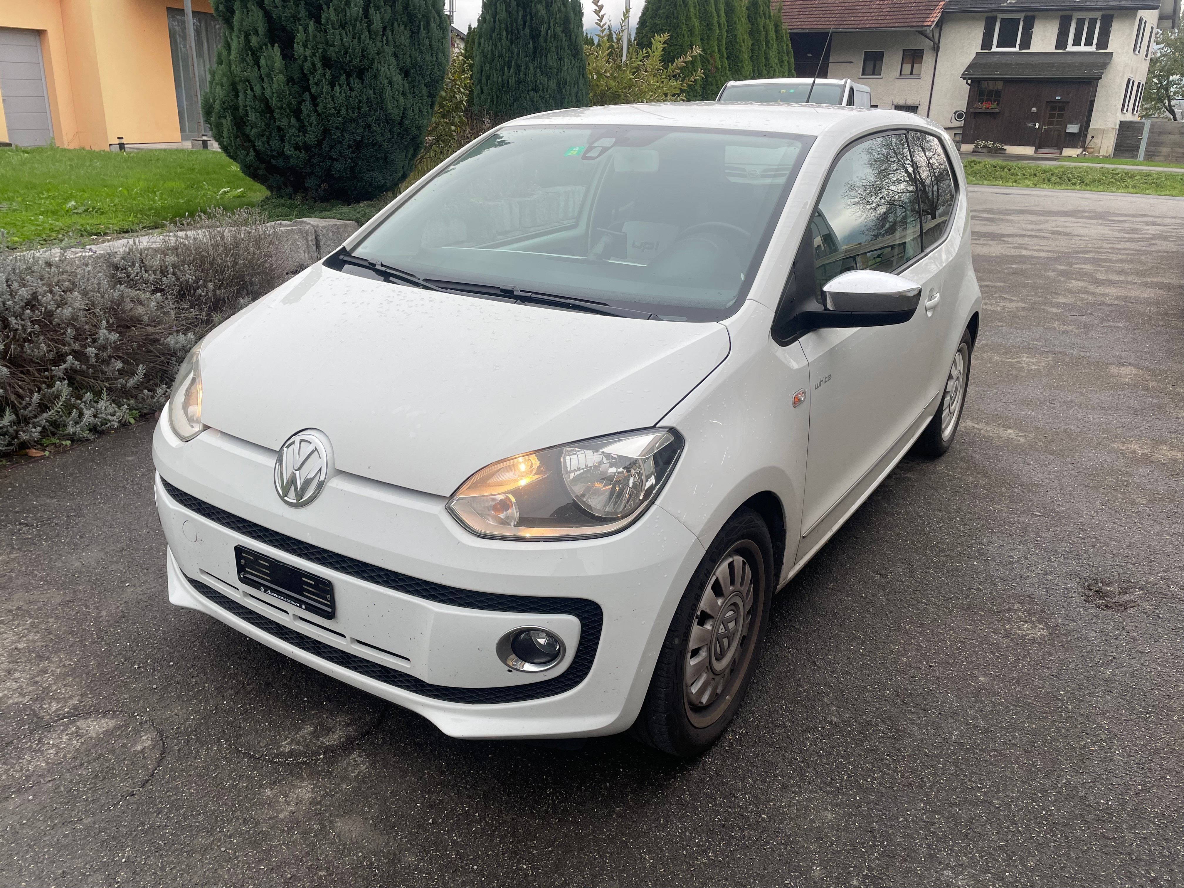 VW Up 1.0 white up