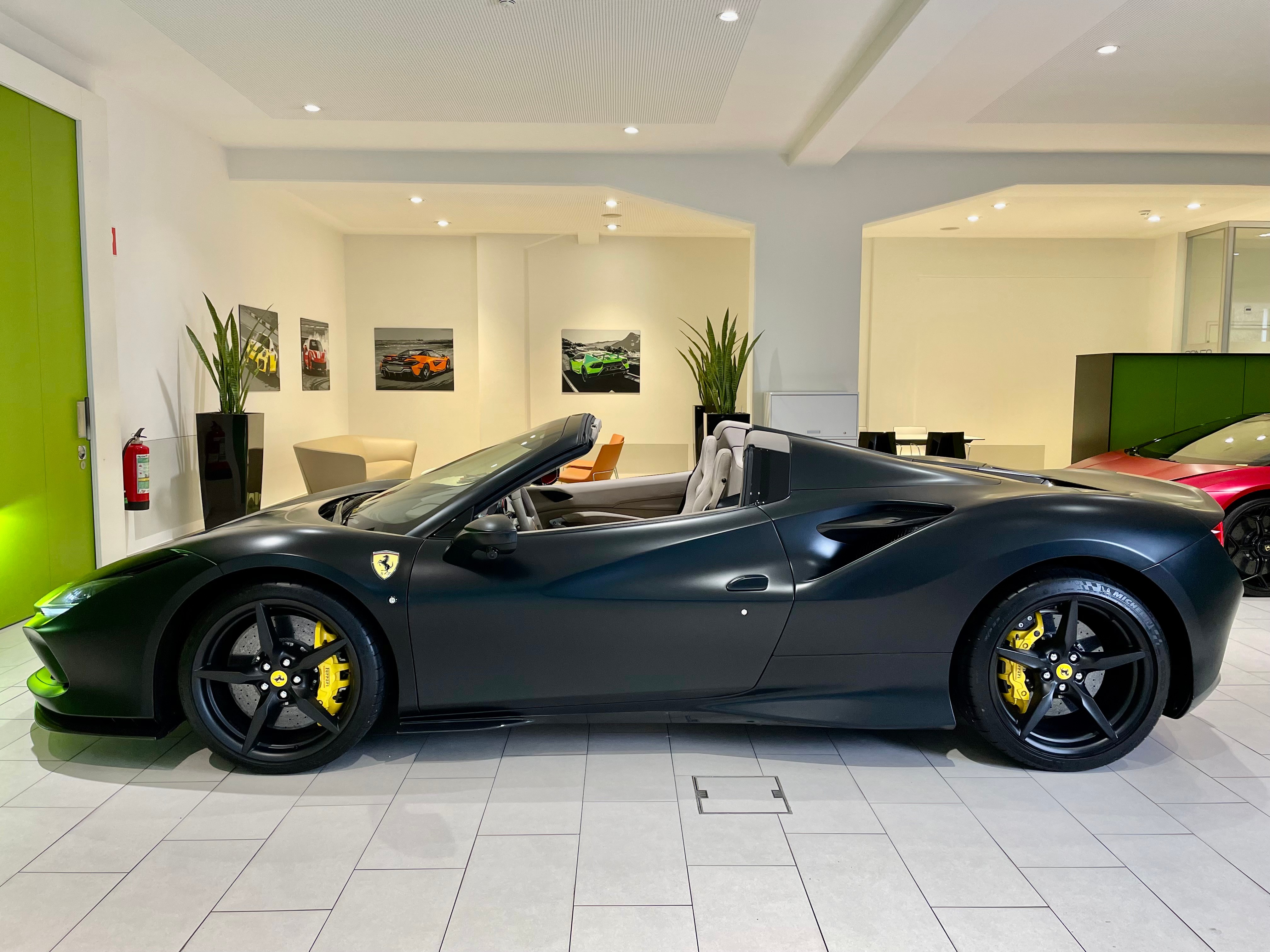 FERRARI F8 Spider