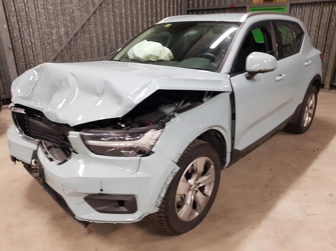 VOLVO XC40 T4 AWD Momentum Geartronic