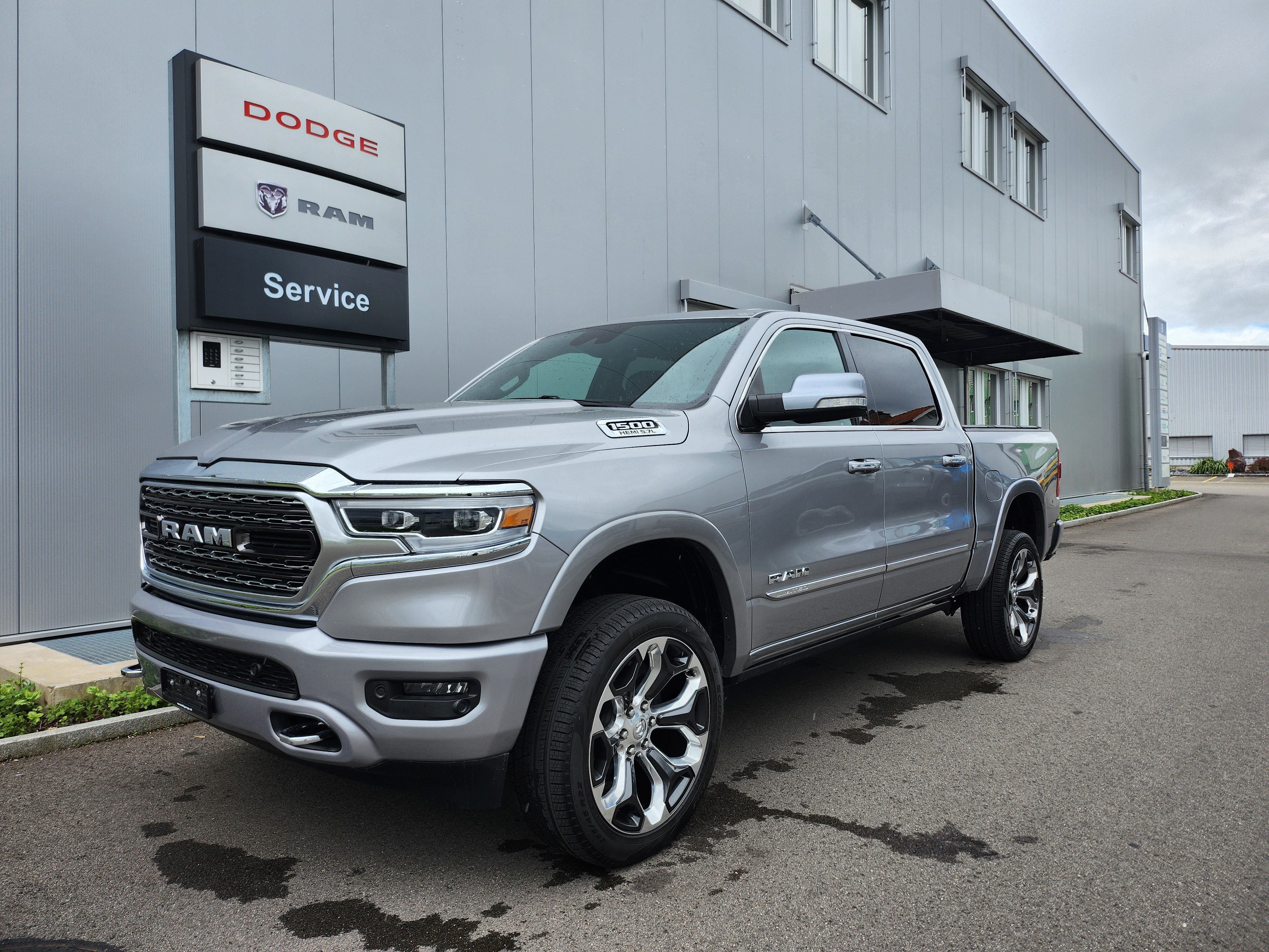 DODGE Ram 1500 5.7 4x4 Crew Cab Limited