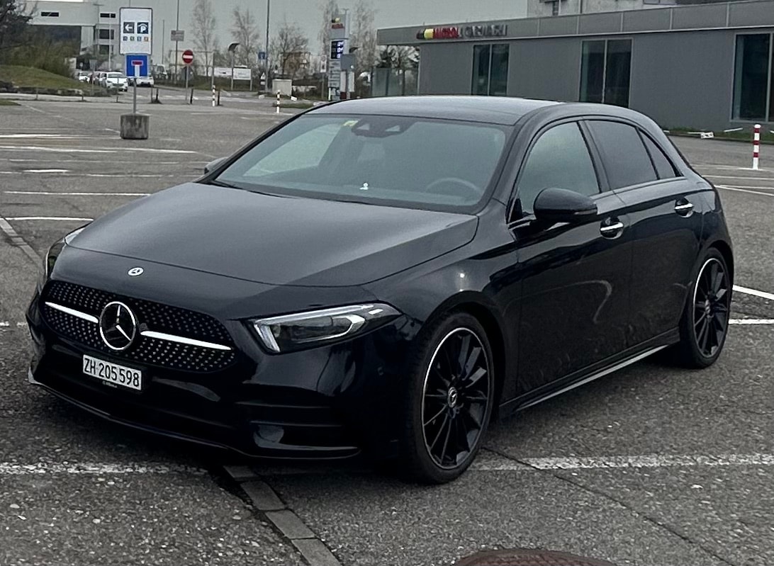 MERCEDES-BENZ A 180 Night Star AMG Line