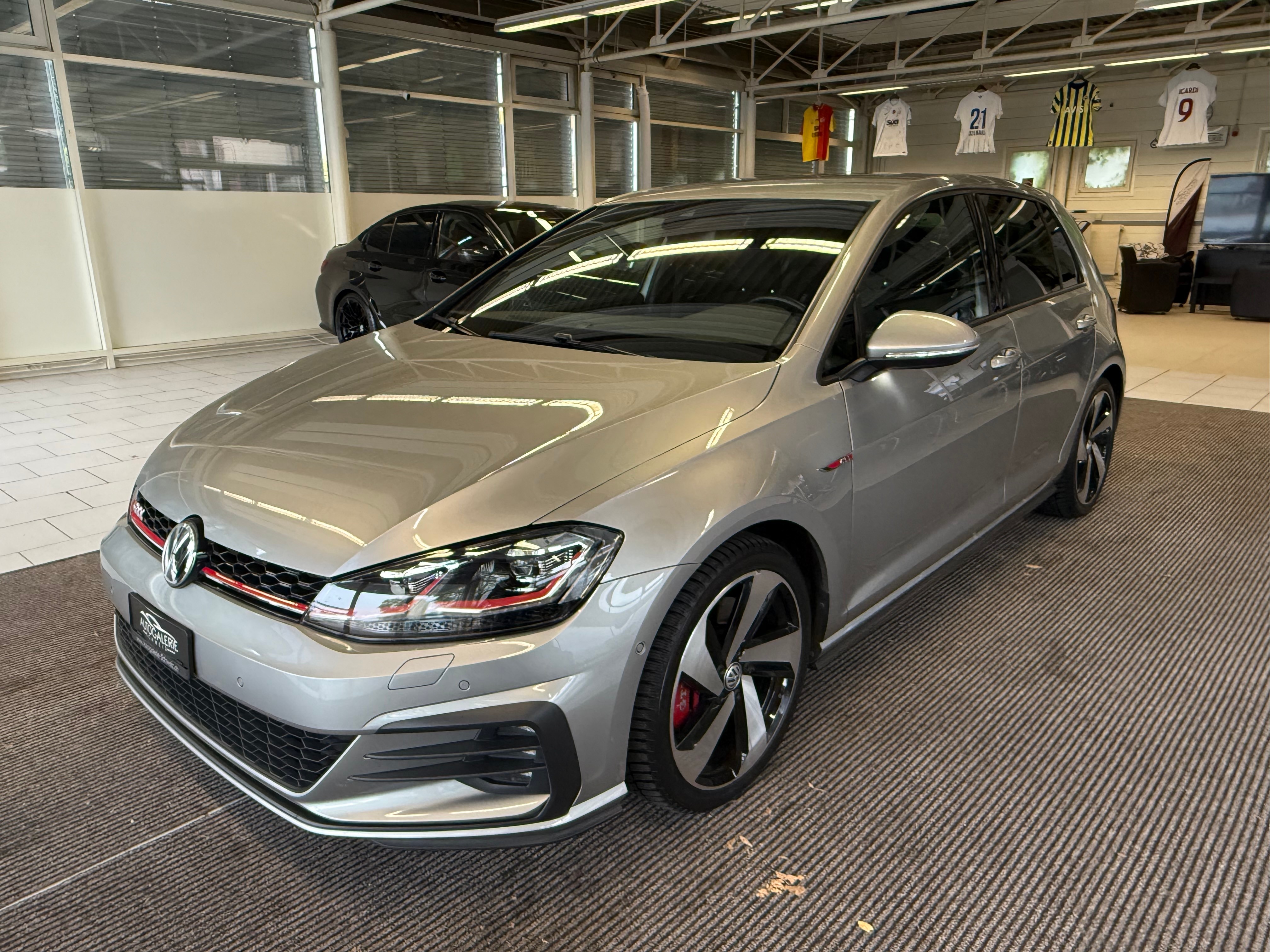 VW Golf 2.0 TSI GTI Performance DSG | CH Fahrzeug | Navi | Keyless | Fahrassistenz Plus Dynamic |