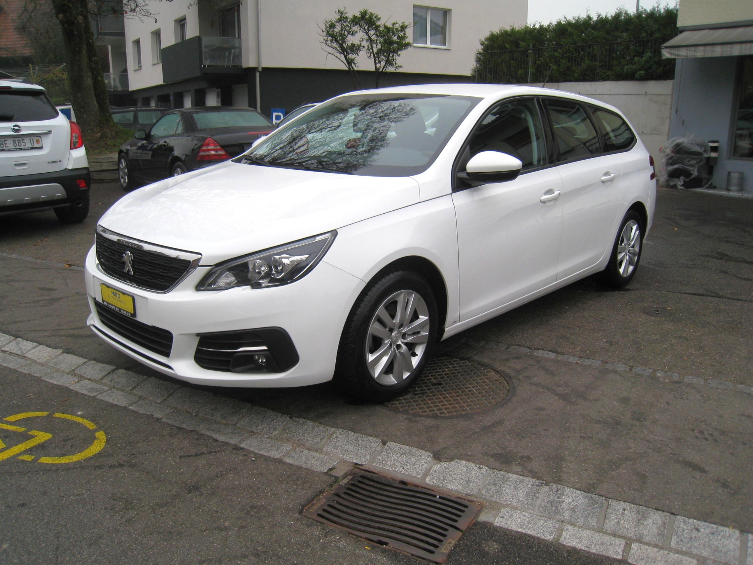 PEUGEOT 308 SW 1.5 BlueHDI Business Line EAT8