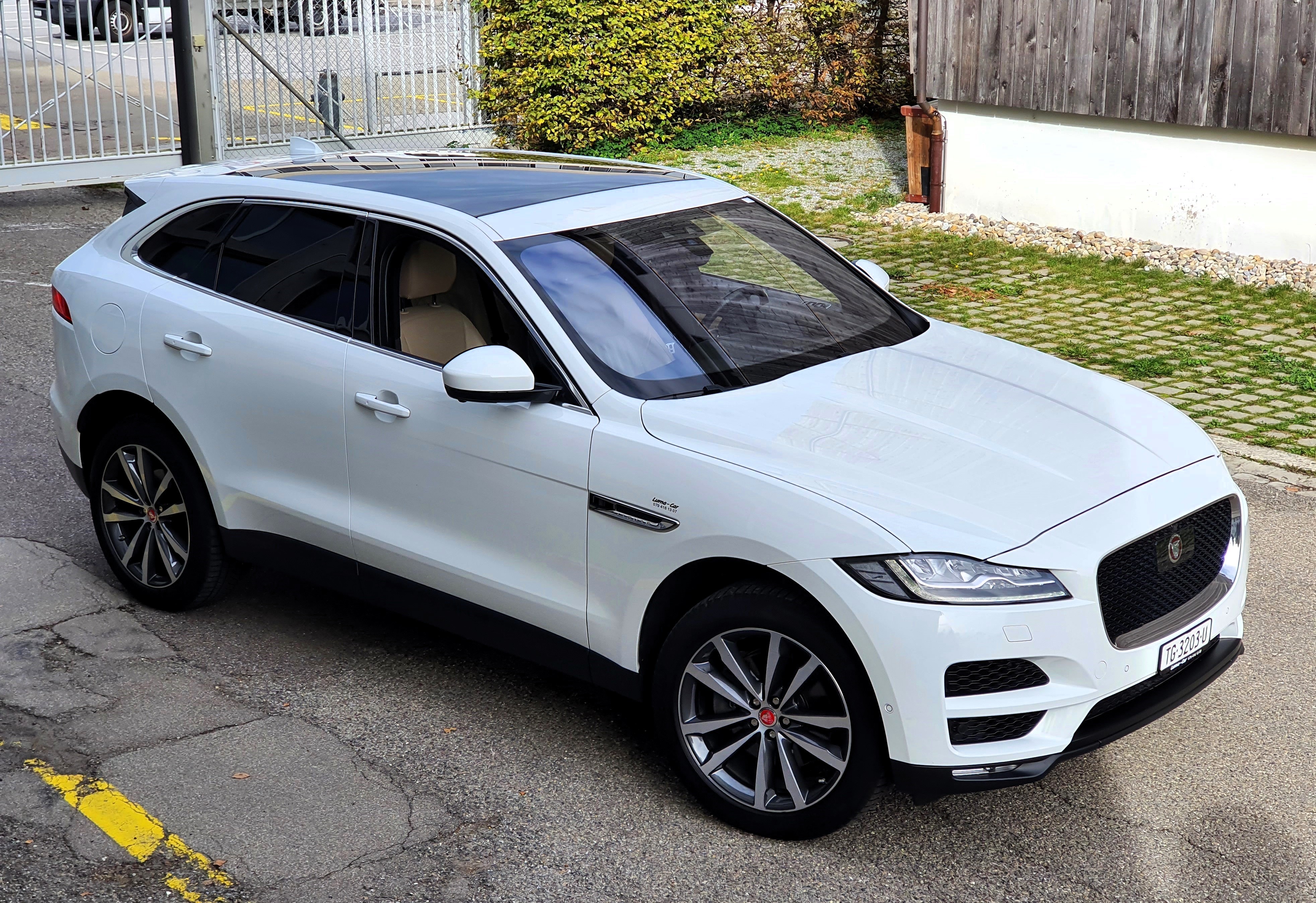 JAGUAR F-Pace 3.0 TD Portfolio AWD Automatik / 300 PS und 700 Nm