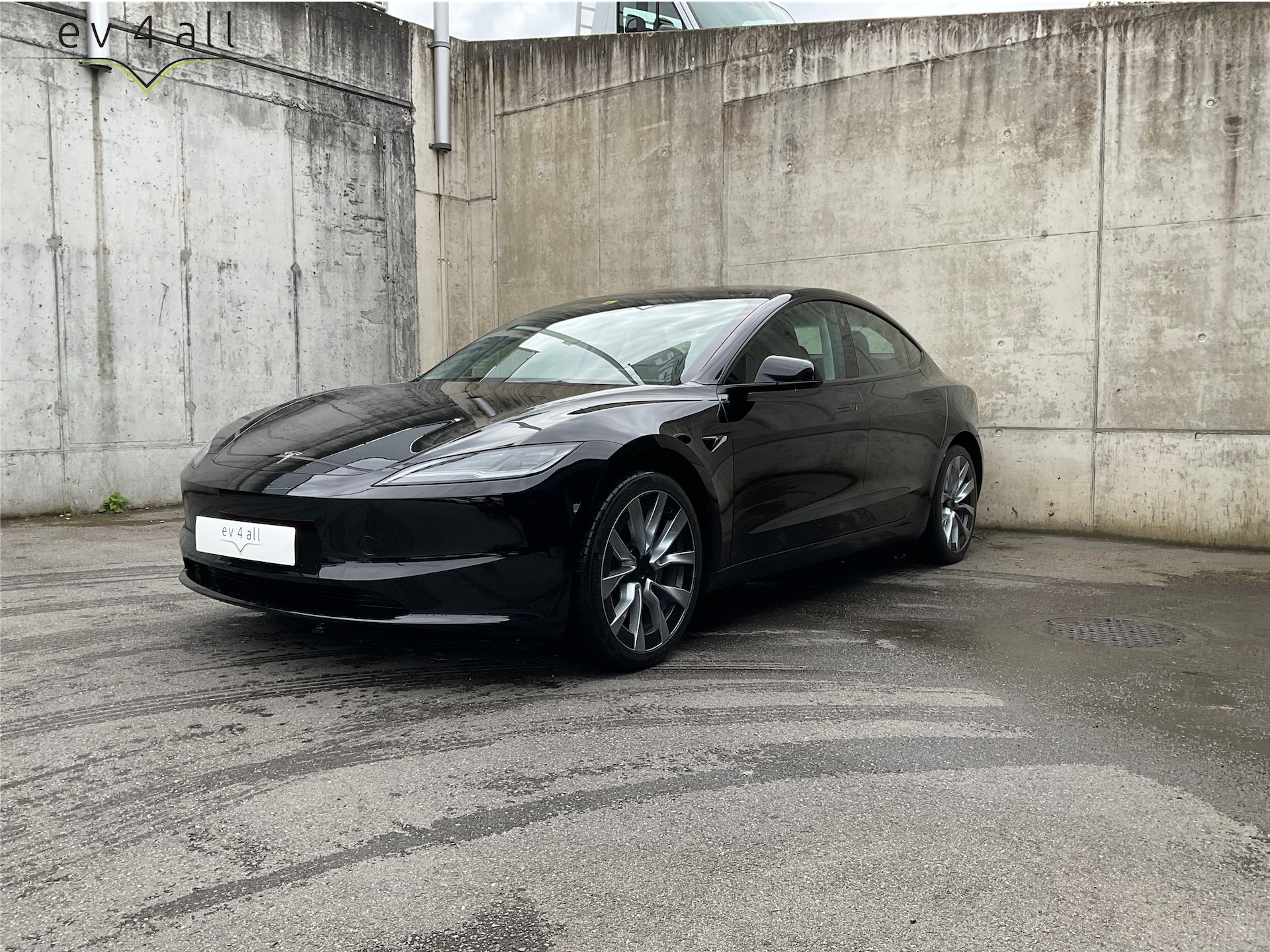 TESLA Model 3 Long Range Highland 2024, 4x4, panoramic roof, dual displays, heated/ventilated seats, AP3, EAP, MCU3/Ryzen (Netfl