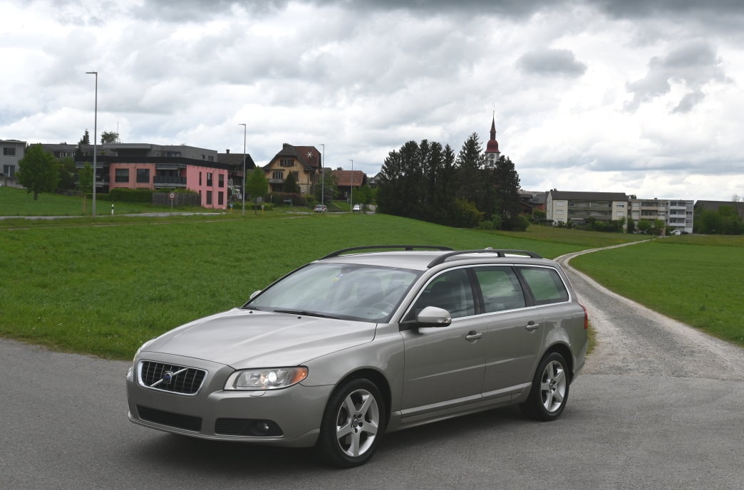 VOLVO V70 D5 AWD Summum