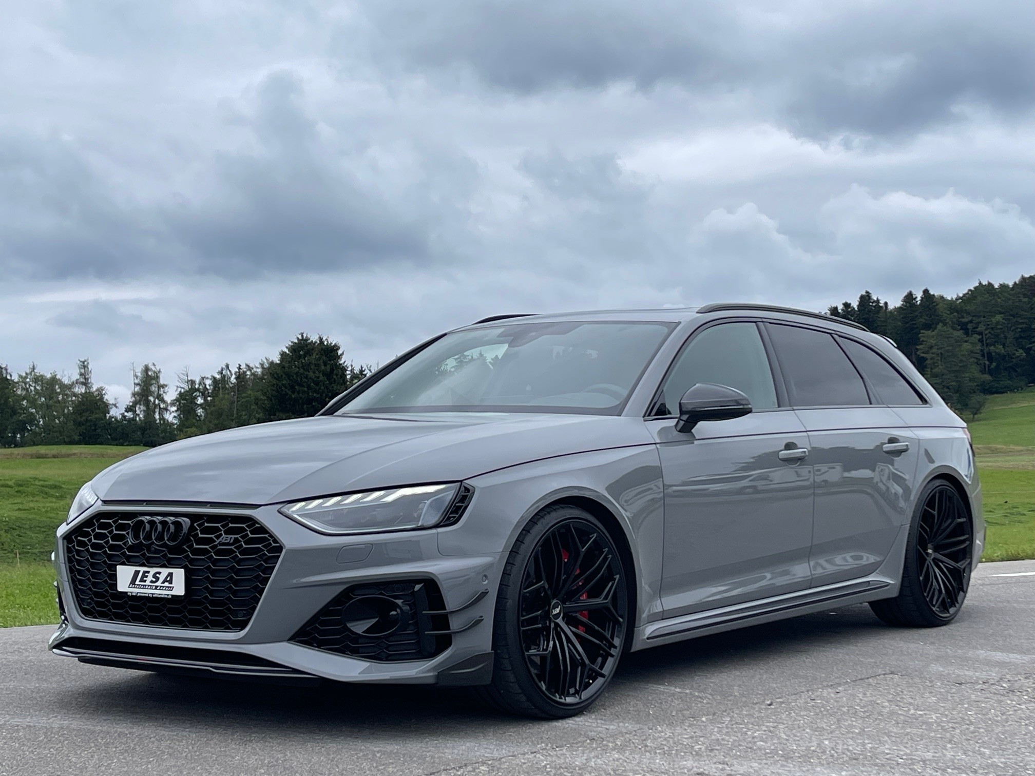 AUDI RS4 Avant quattro tiptronic