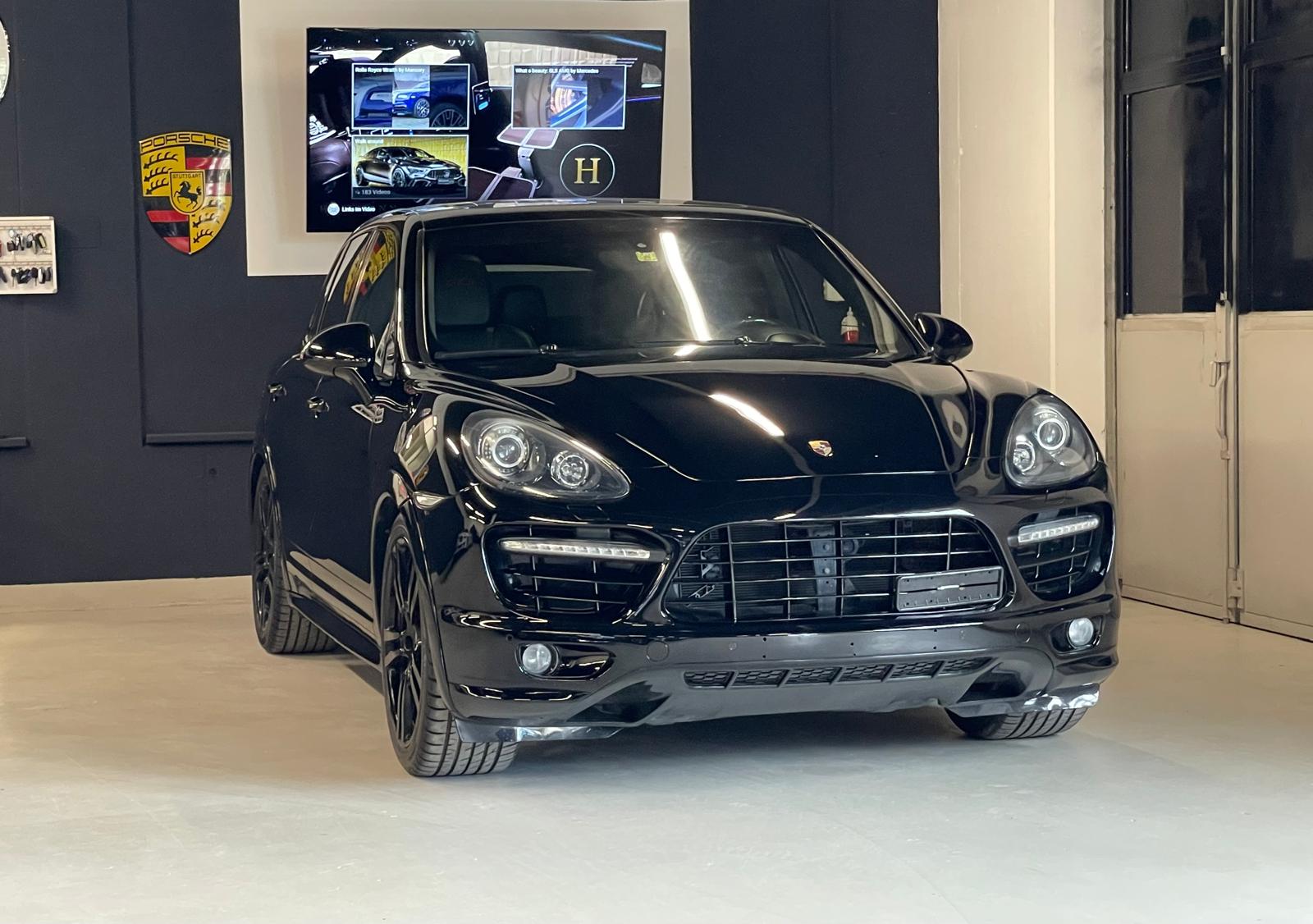 PORSCHE Cayenne GTS