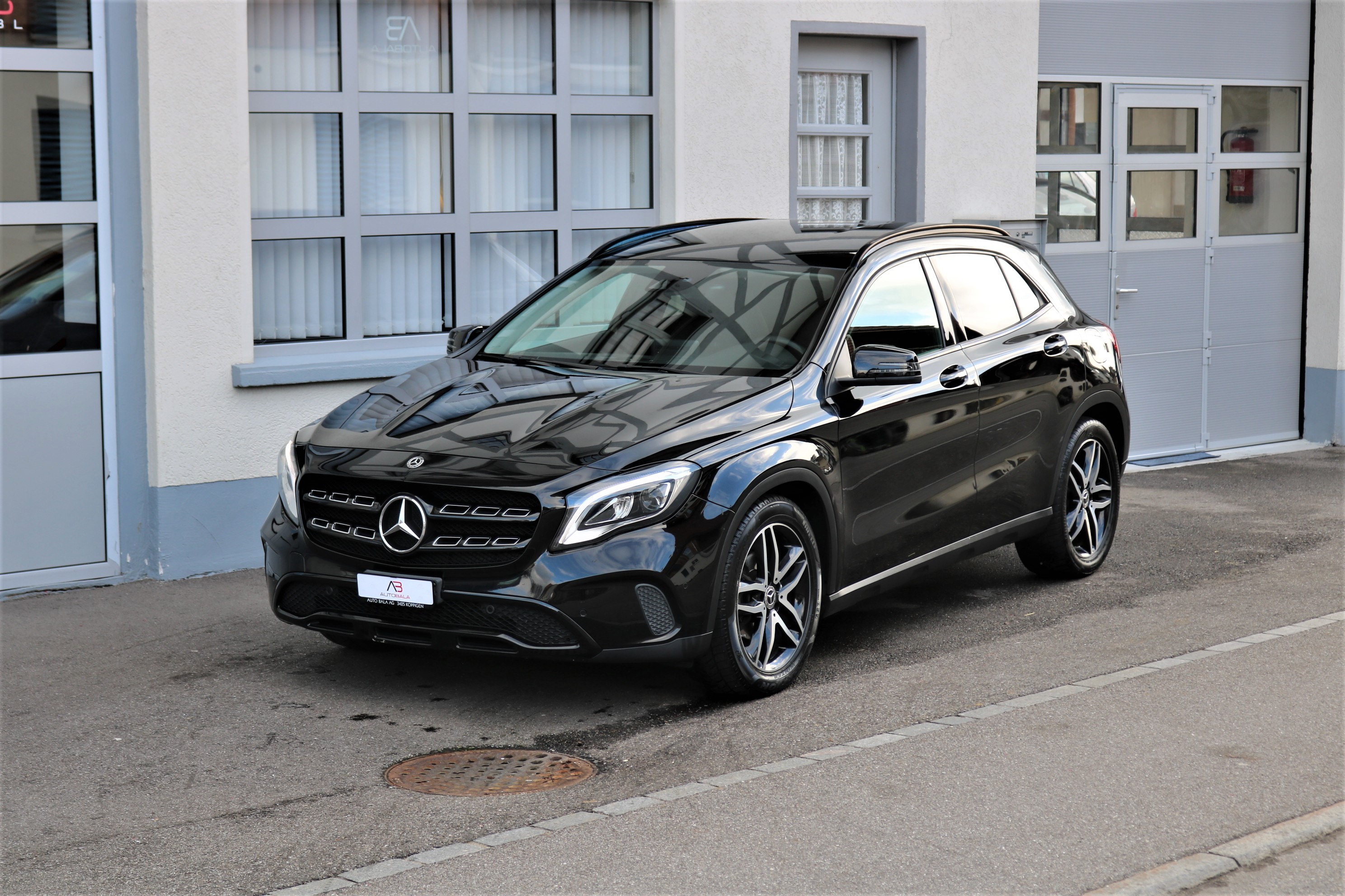 MERCEDES-BENZ GLA 200 Night Star 7G-DCT