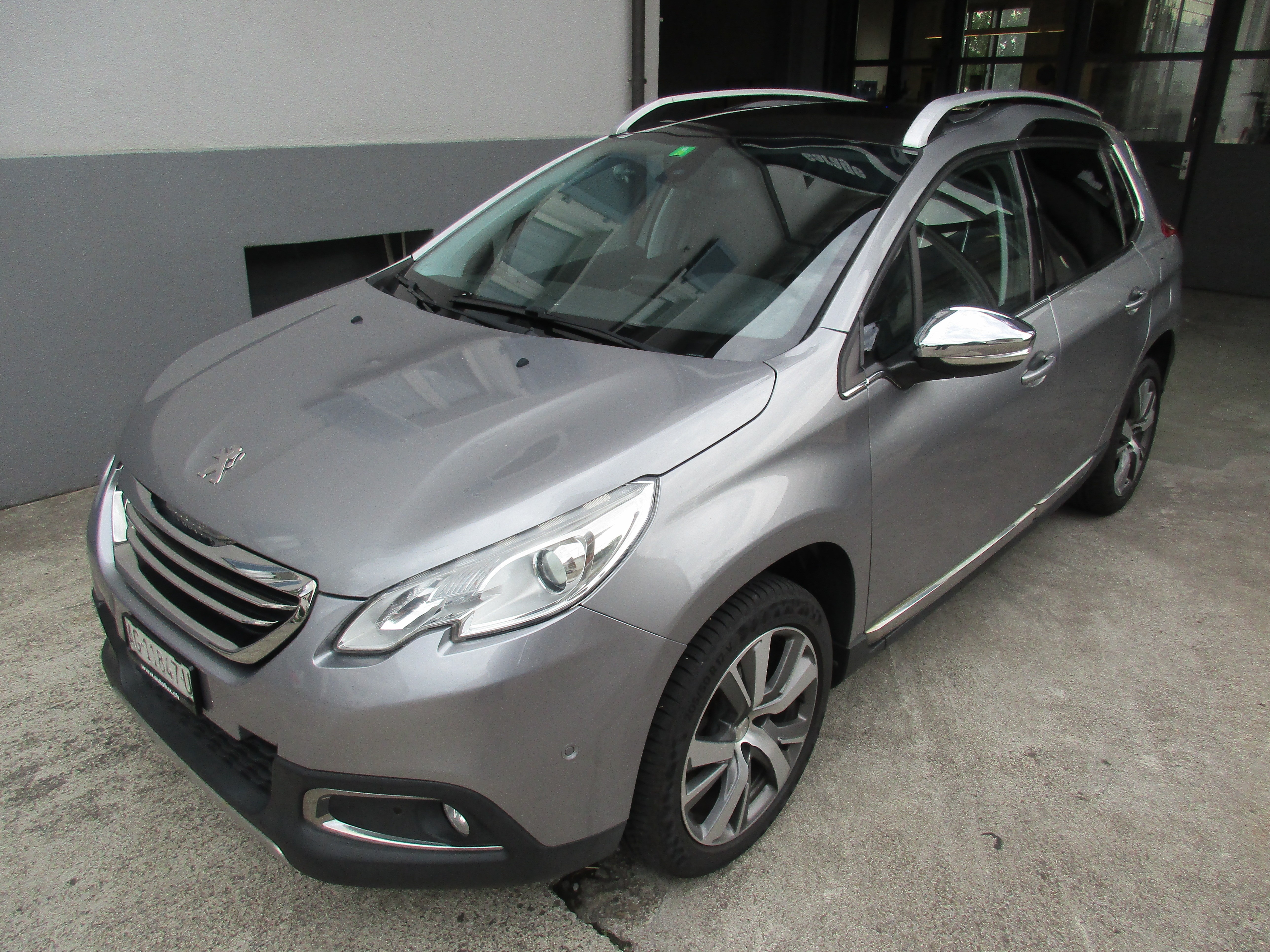 PEUGEOT 2008 1.6 e-HDi Féline