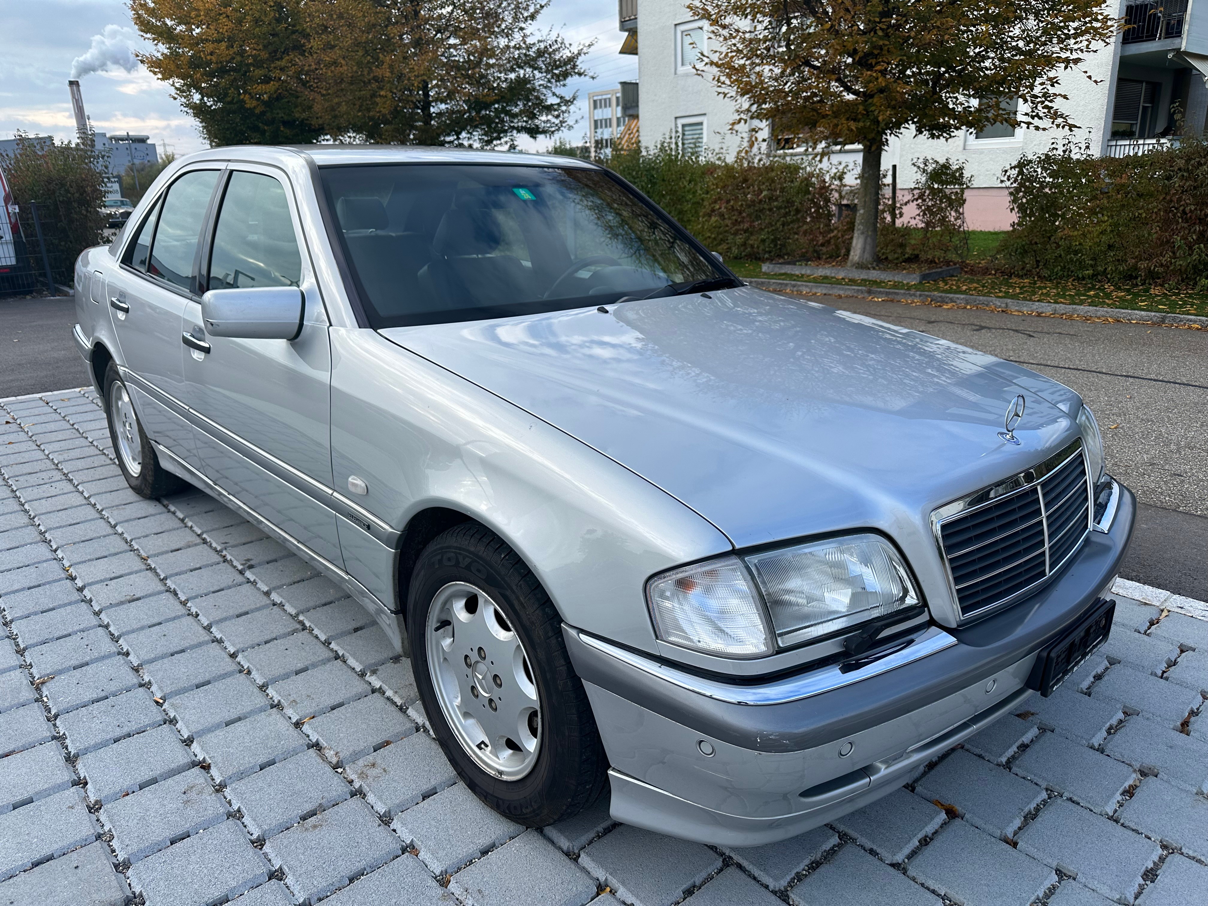 MERCEDES-BENZ C 240