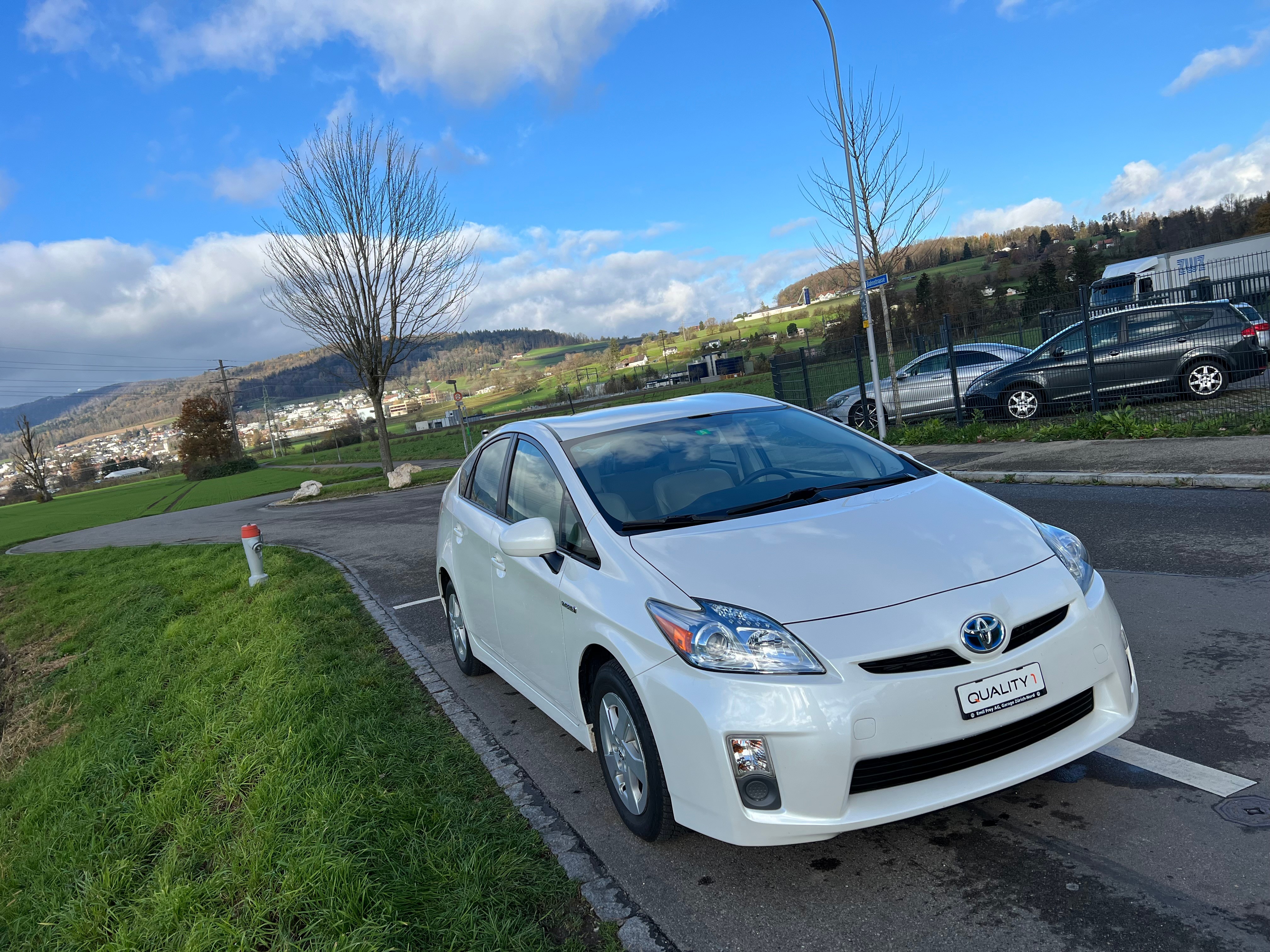 TOYOTA Prius 1.8 16V HSD Sol