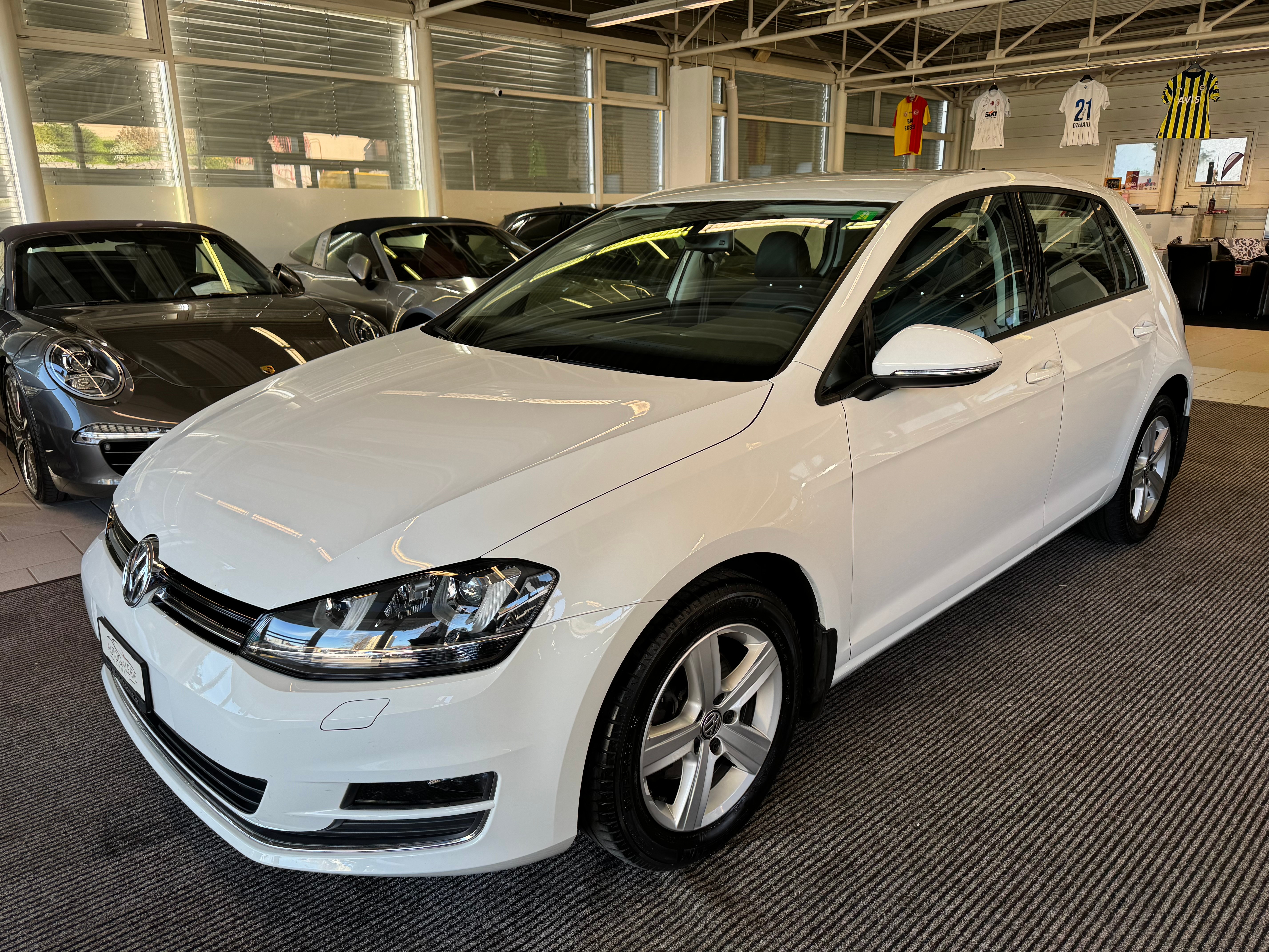 VW Golf 1.6 TDI Comfortline 4Motion | Xenon | Navi | Adaptiver Tempomat | Kamera | Leder |