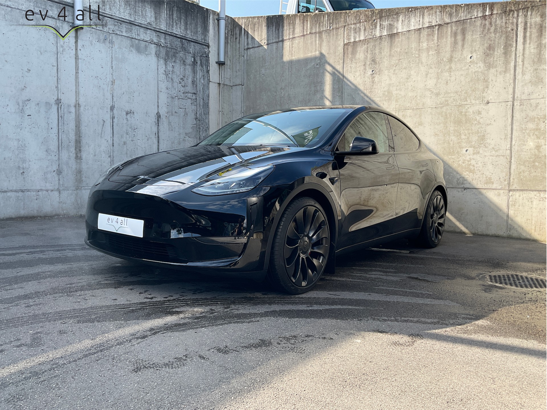 TESLA Model Y Performance, 4x4, heat pump, USS, full warranty, panoramic roof, AP3, EAP, MCU3/Ryzen (Netflix), 2.99% Leasing