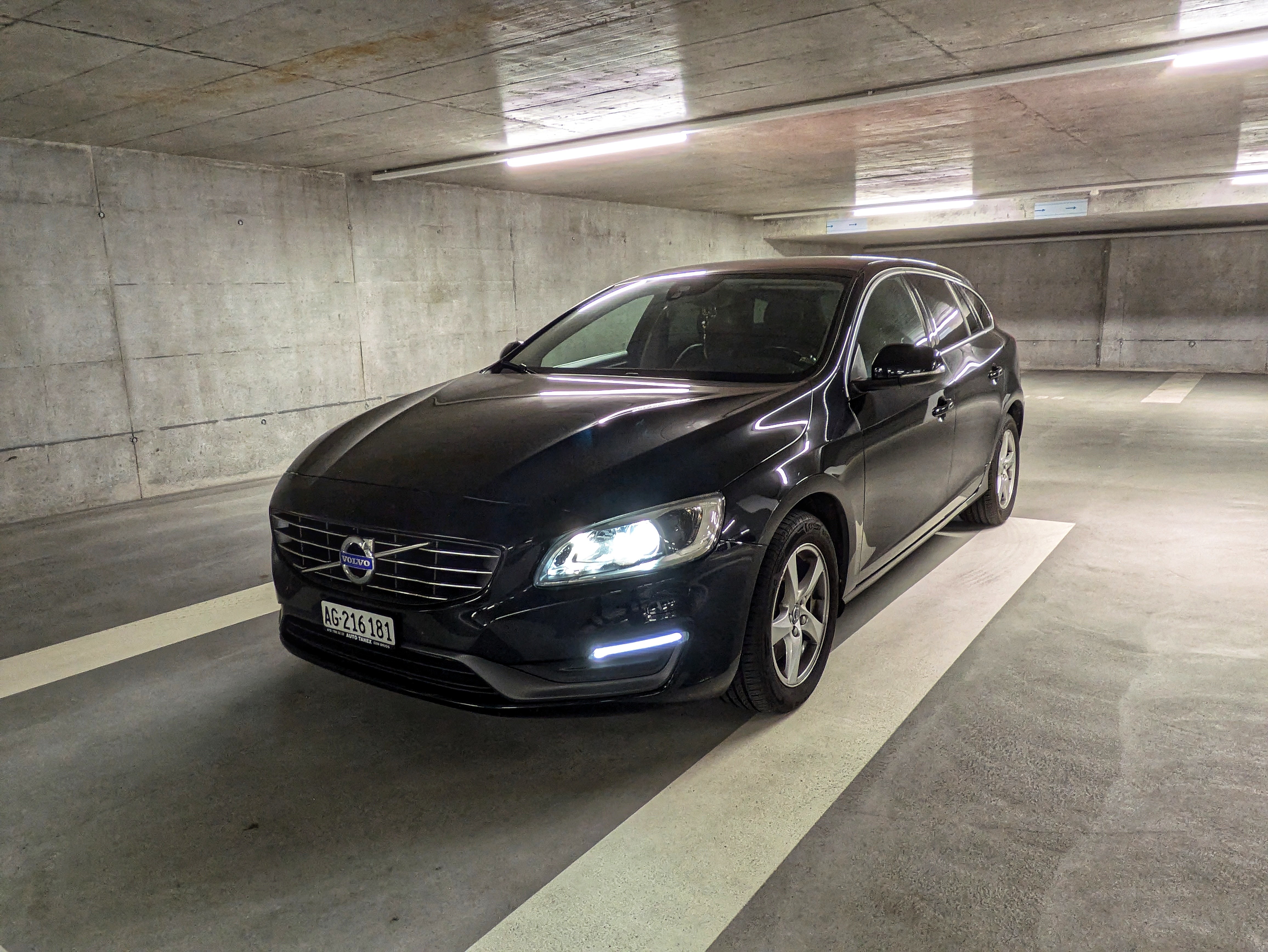 VOLVO V60 D5 AWD Momentum Geartronic