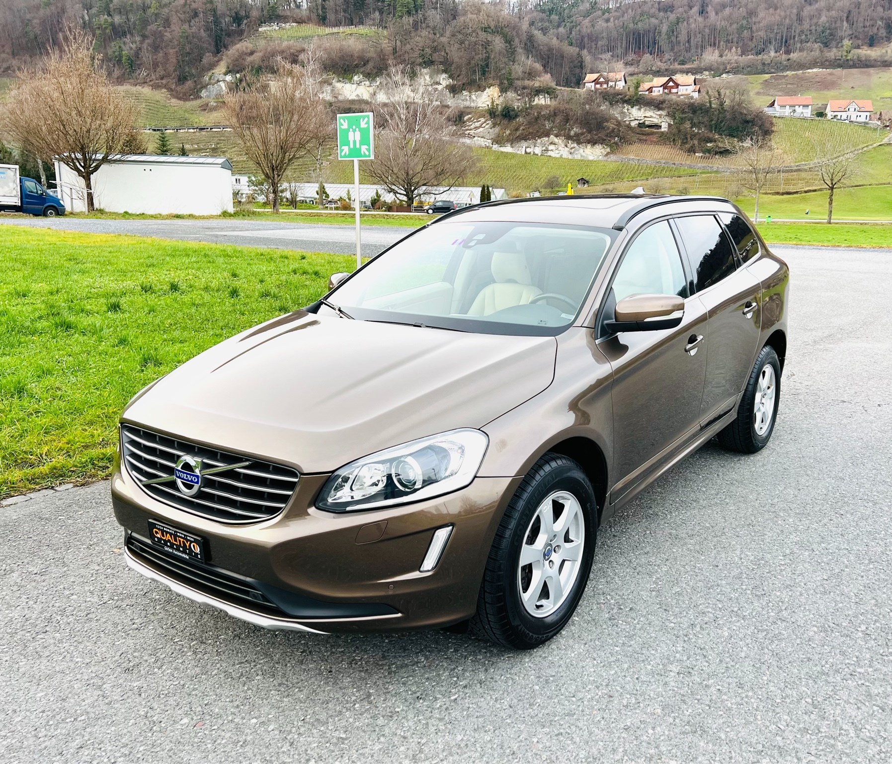 VOLVO XC60 T5 Momentum Powershift