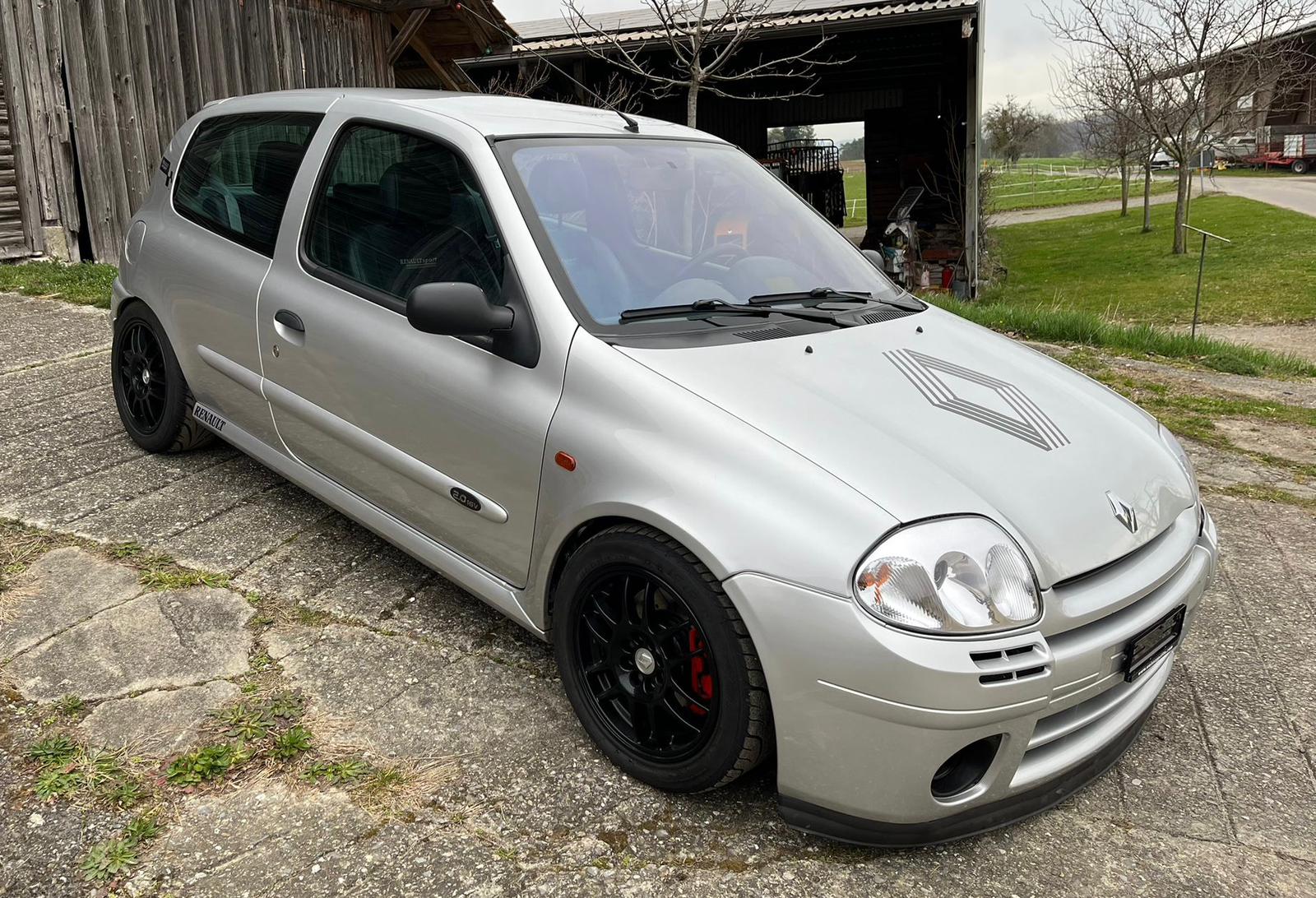 RENAULT Clio 2.0 16V Sport