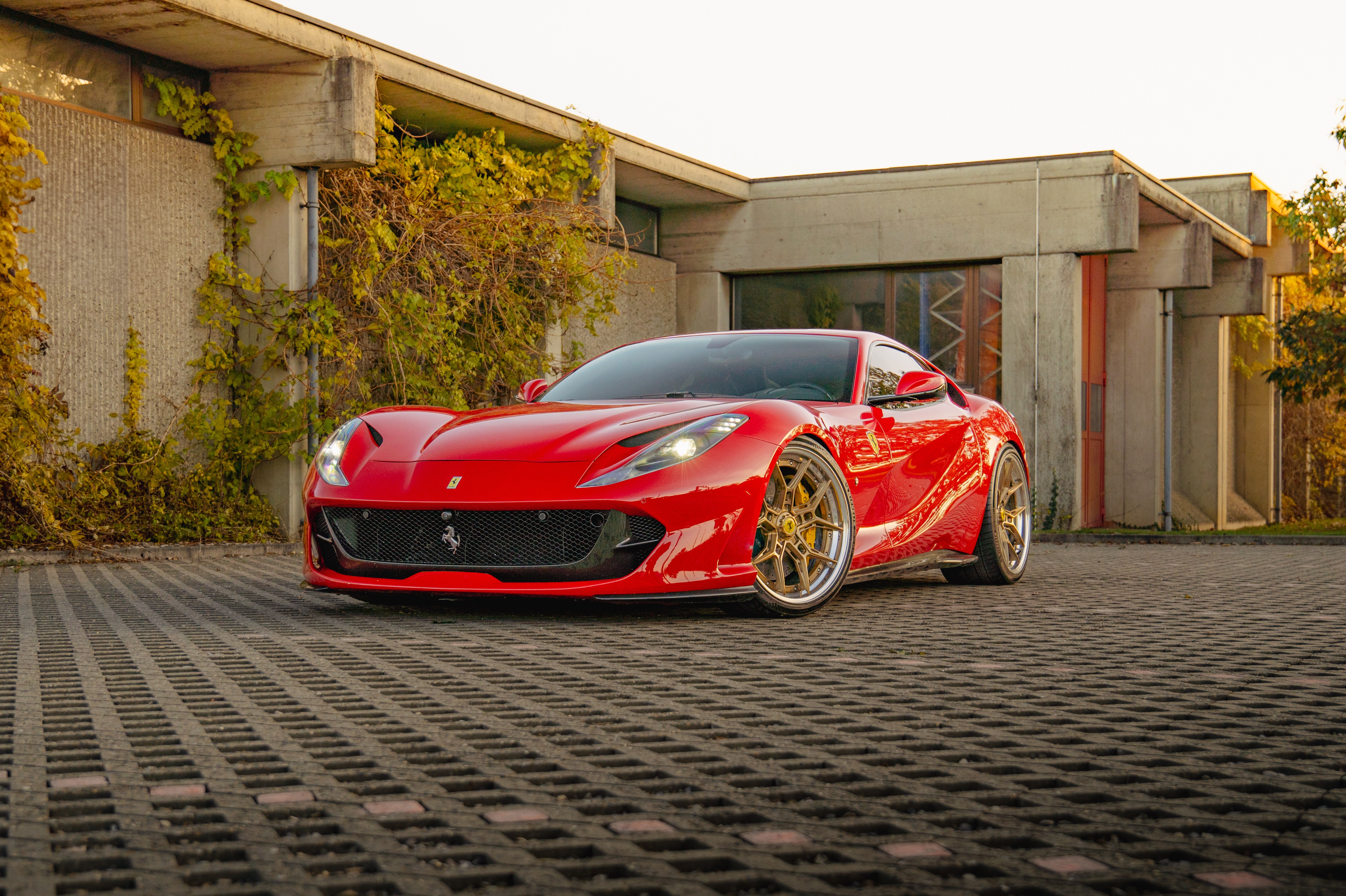 FERRARI 812 Superfast