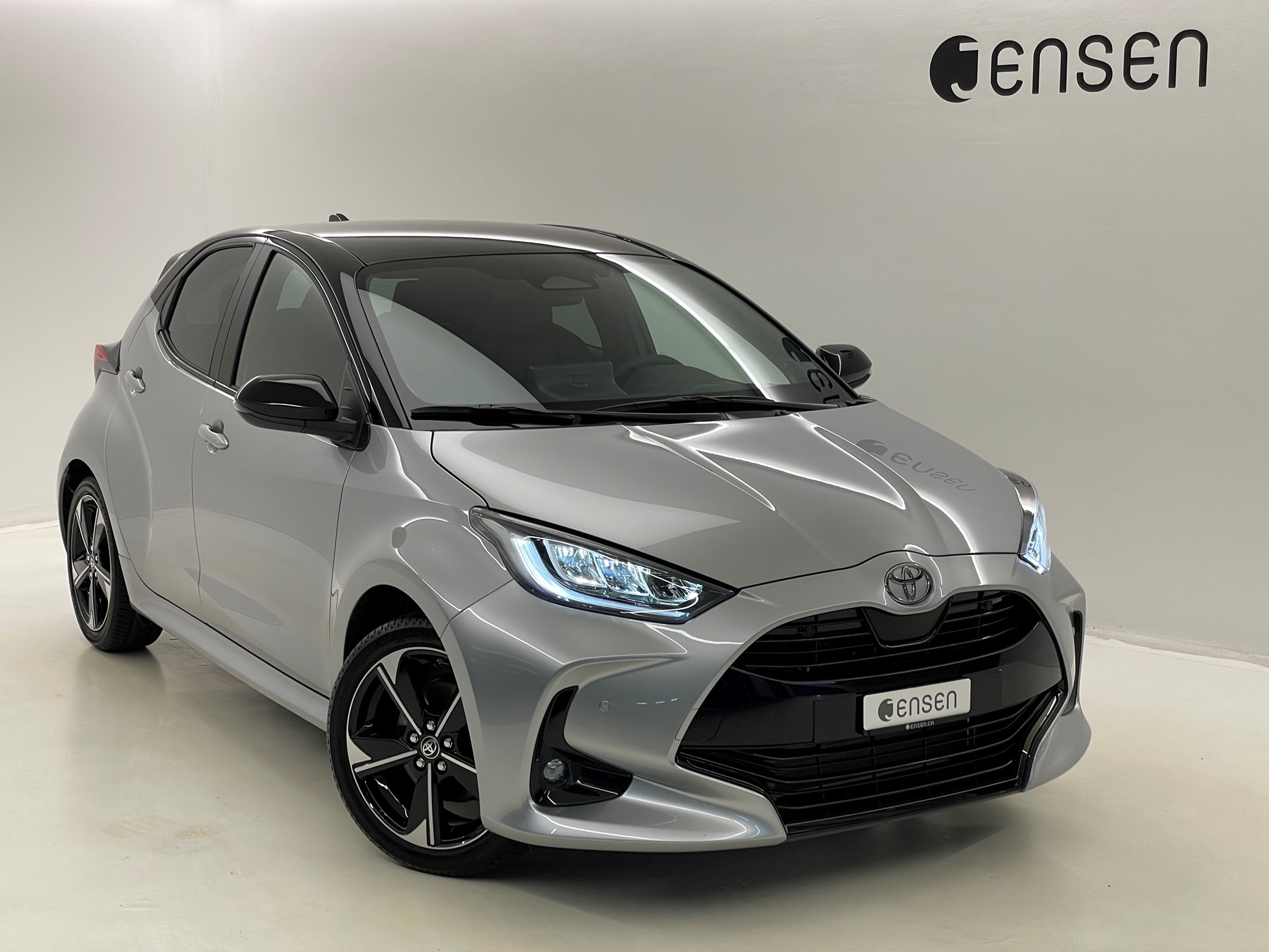 TOYOTA Yaris Hybrid 1.5 Premiere Edition