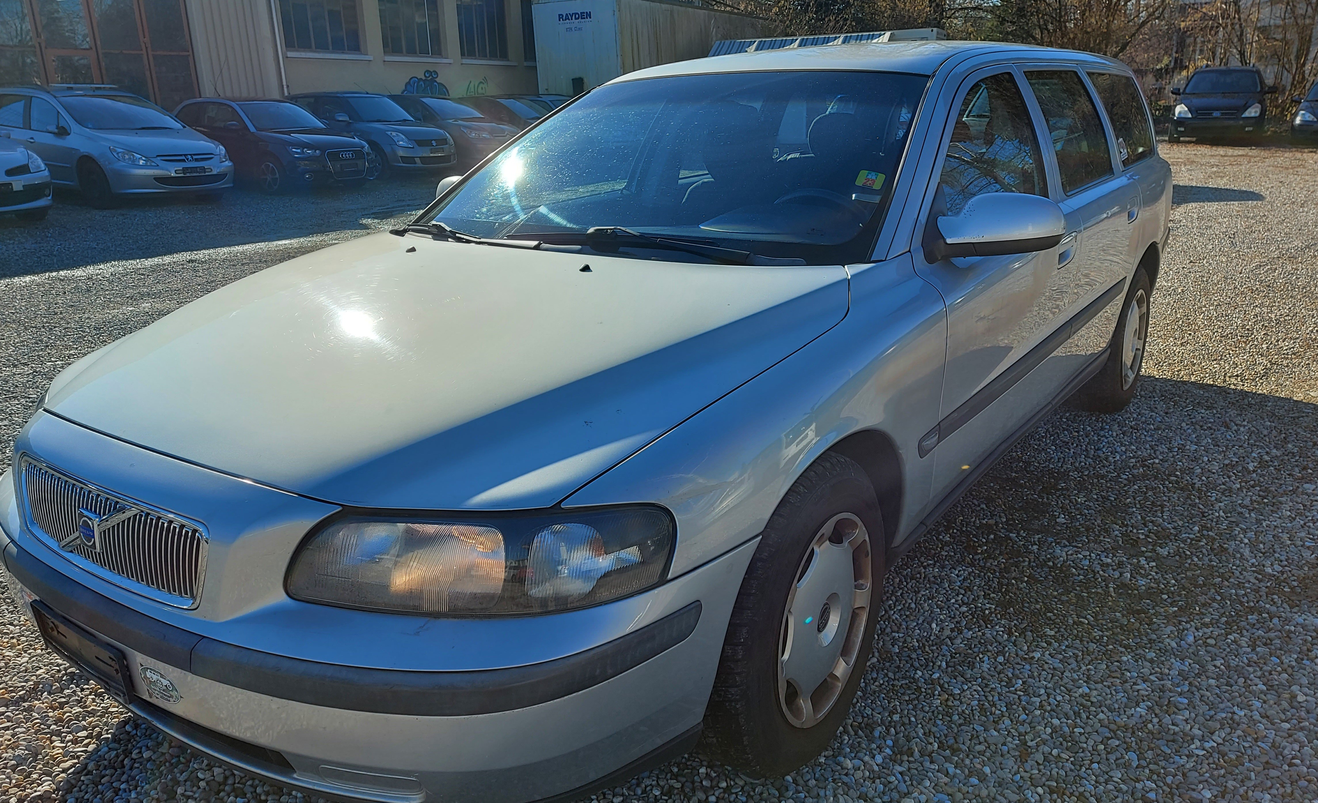 VOLVO V70 2.4