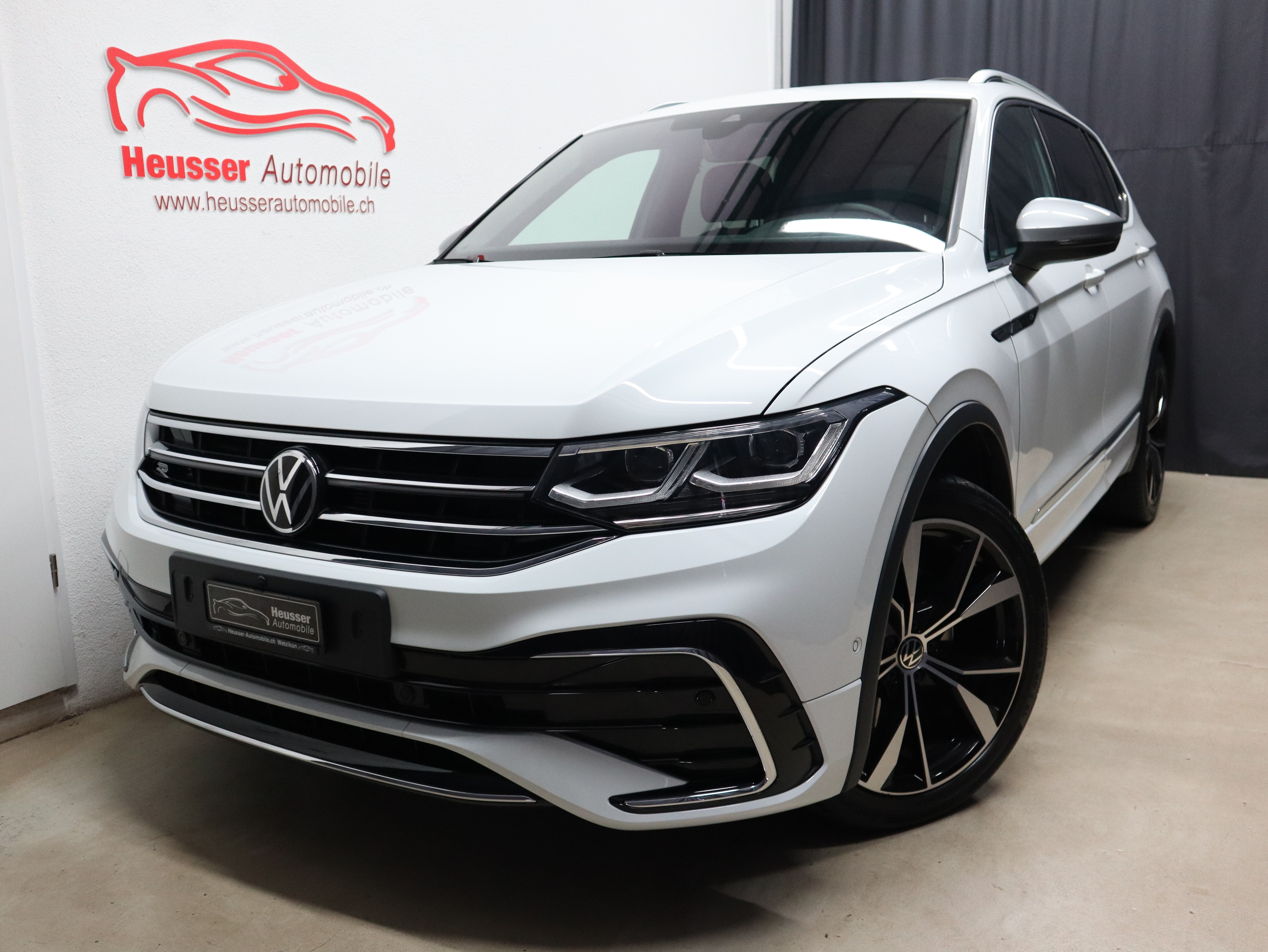 VW Tiguan Allspace 2.0 TSI R-Line 4Motion DSG - 7 Sitzplätze - Panorama - Leder - Standheizung - Harman/Kardon - AHK - 200 PS