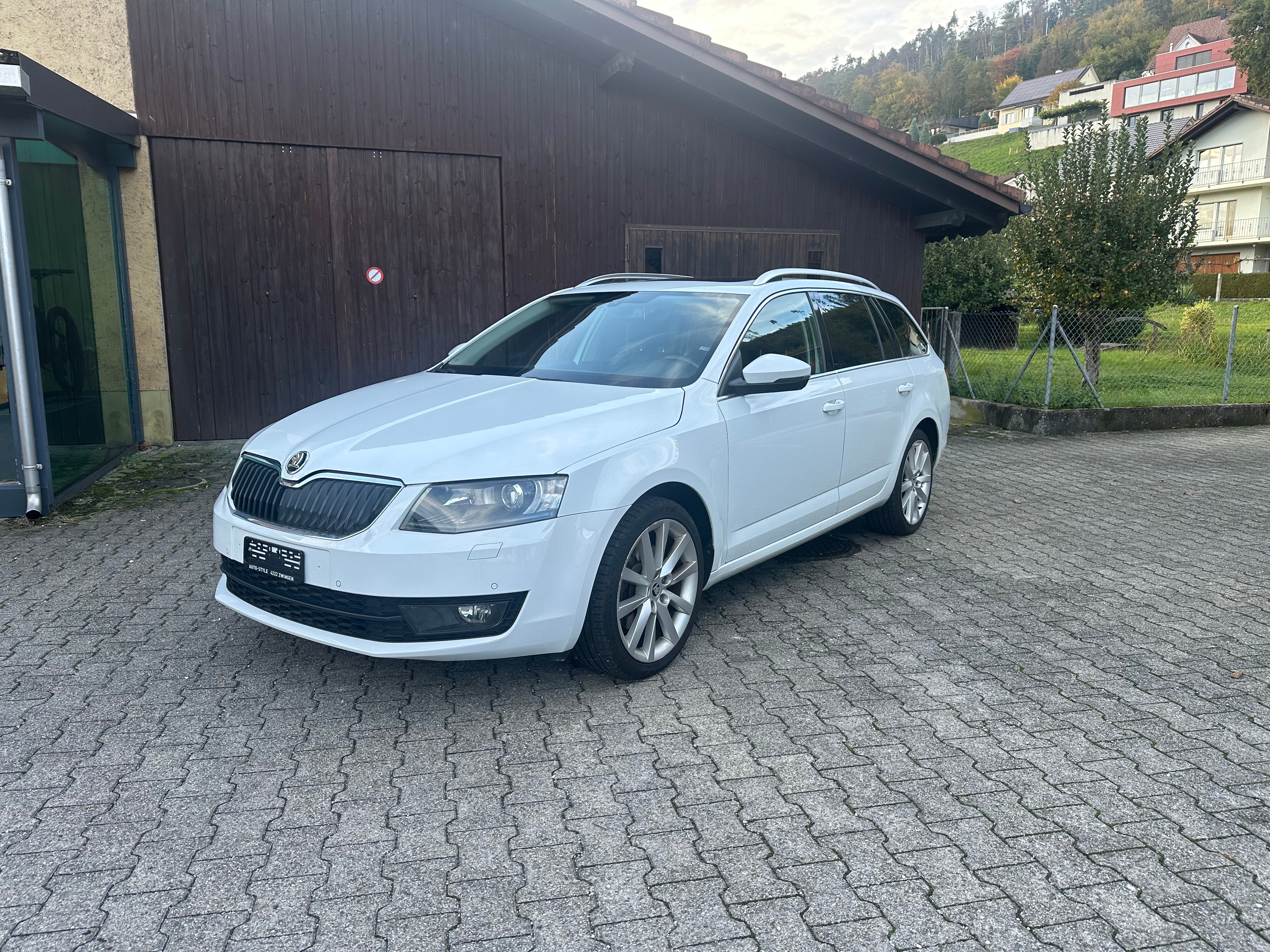 SKODA Octavia Combi 1.8 TSI Ambition DSG