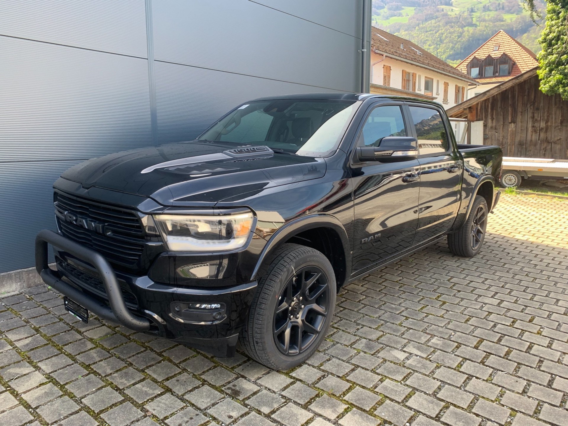 DODGE Laramie