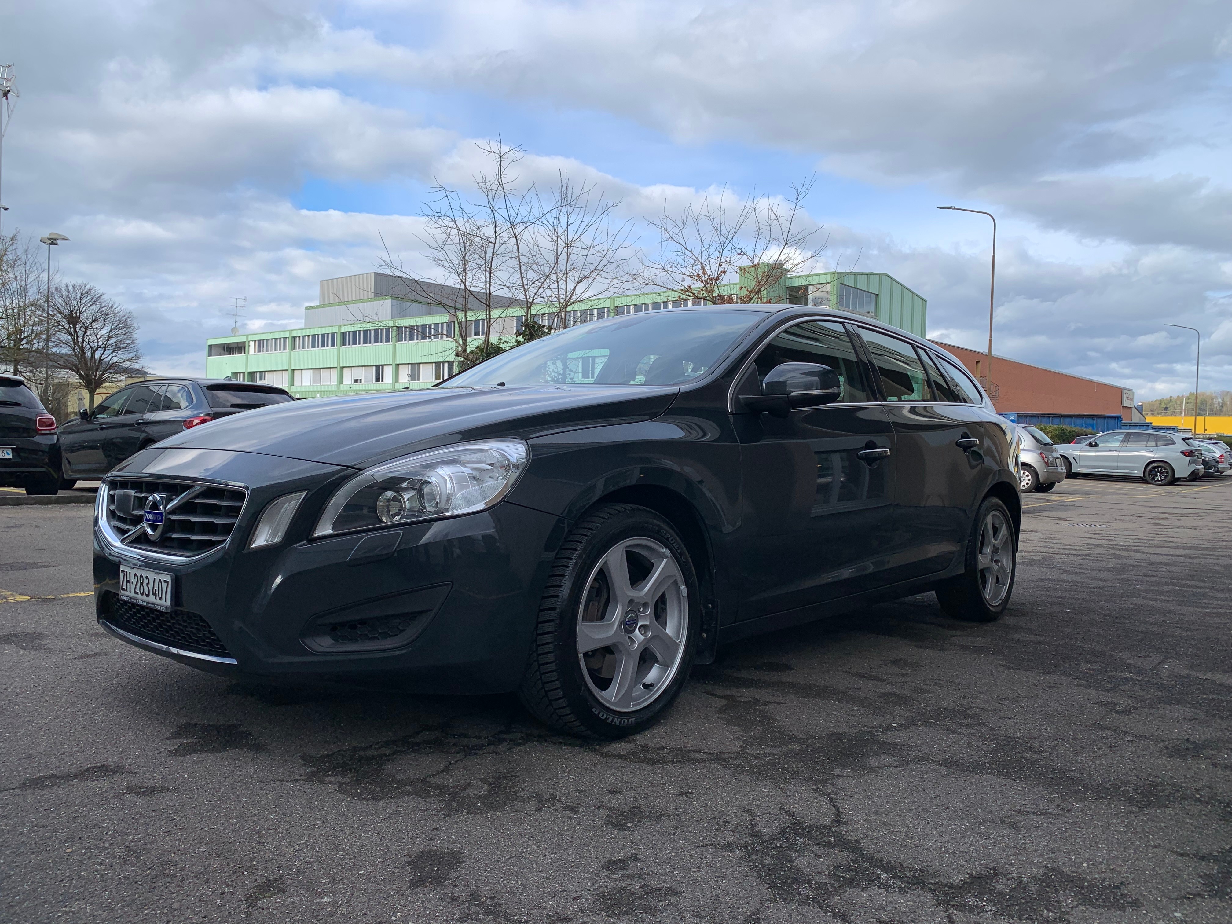 VOLVO V60 T5 Momentum Powershift