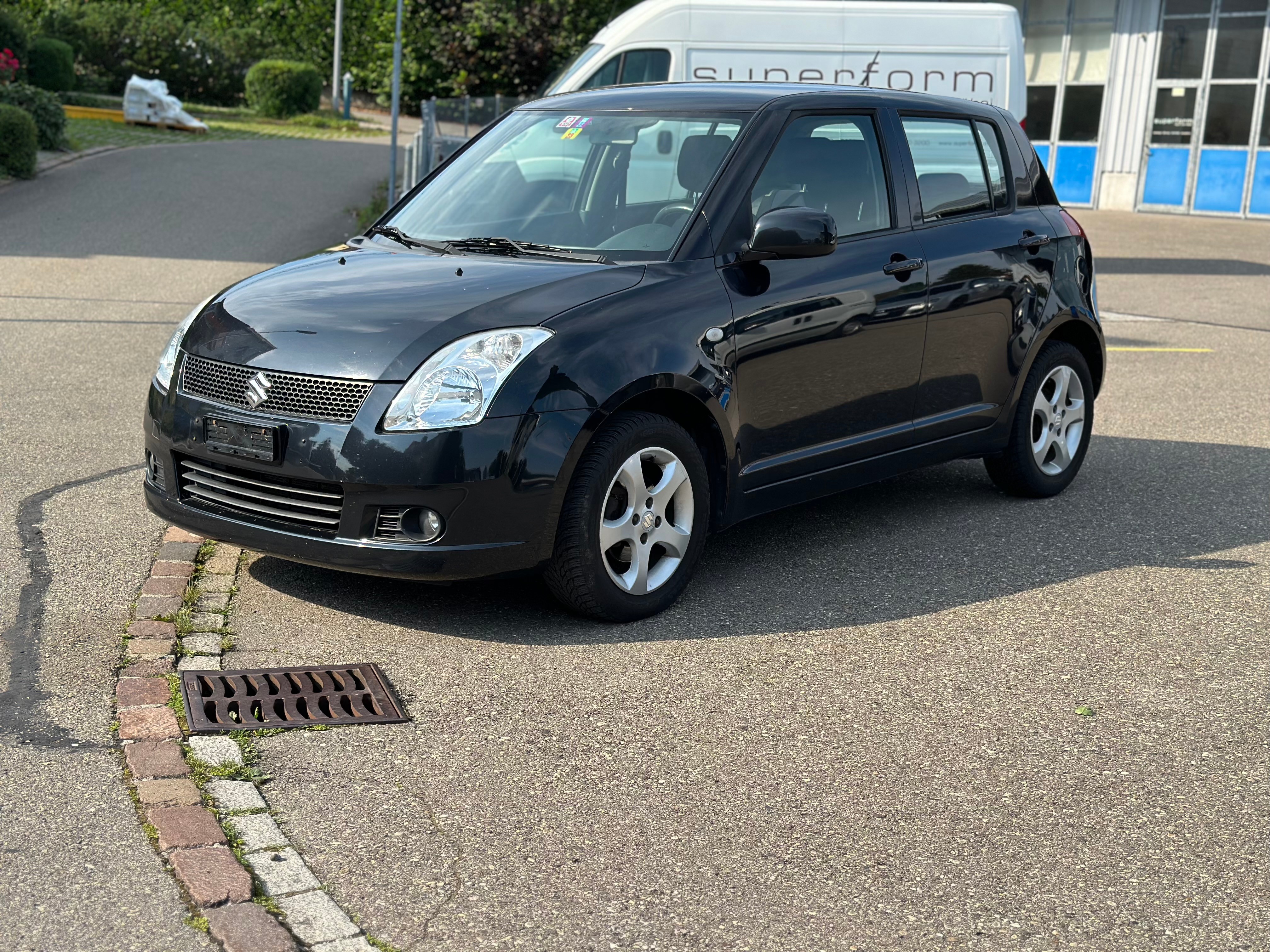 SUZUKI Swift 1.3i 16V GL Top 4x4