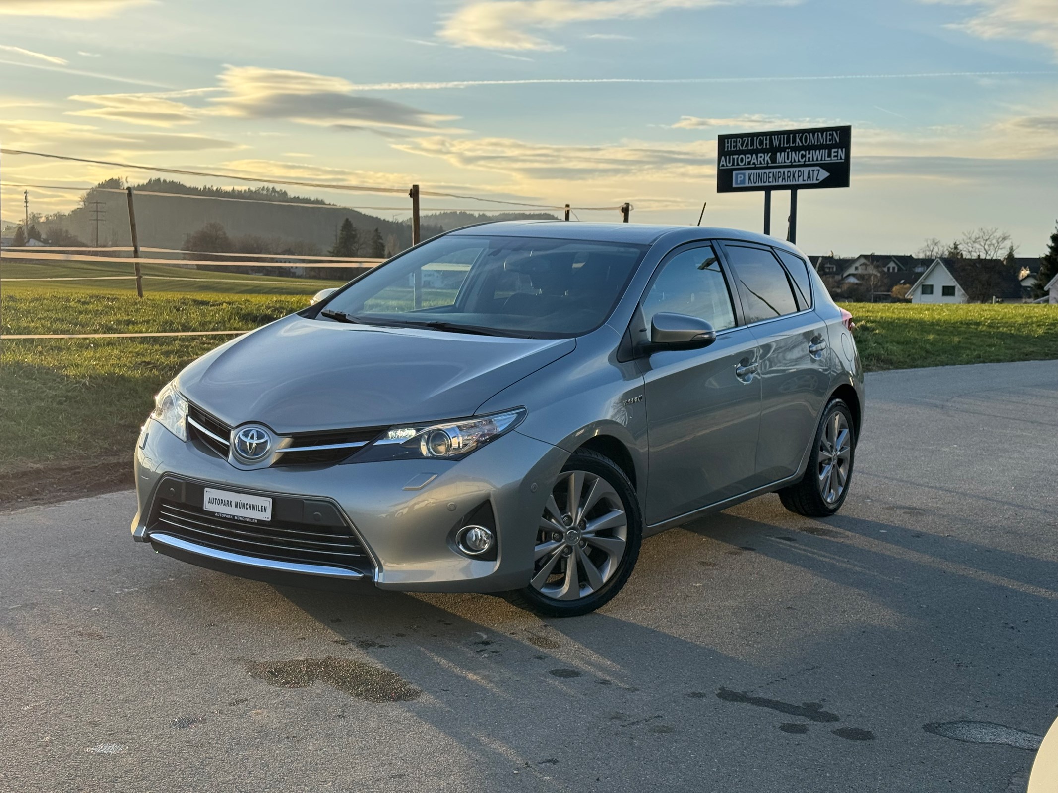 TOYOTA Auris 1.8 16V HSD Linea Sol