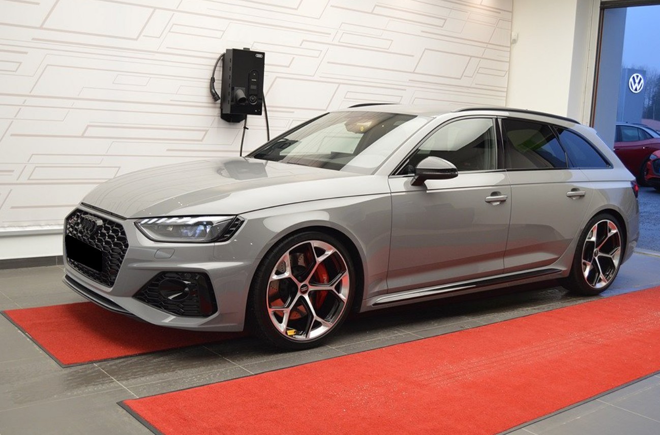 AUDI RS4 Competion Plus Avant quattro tiptronic