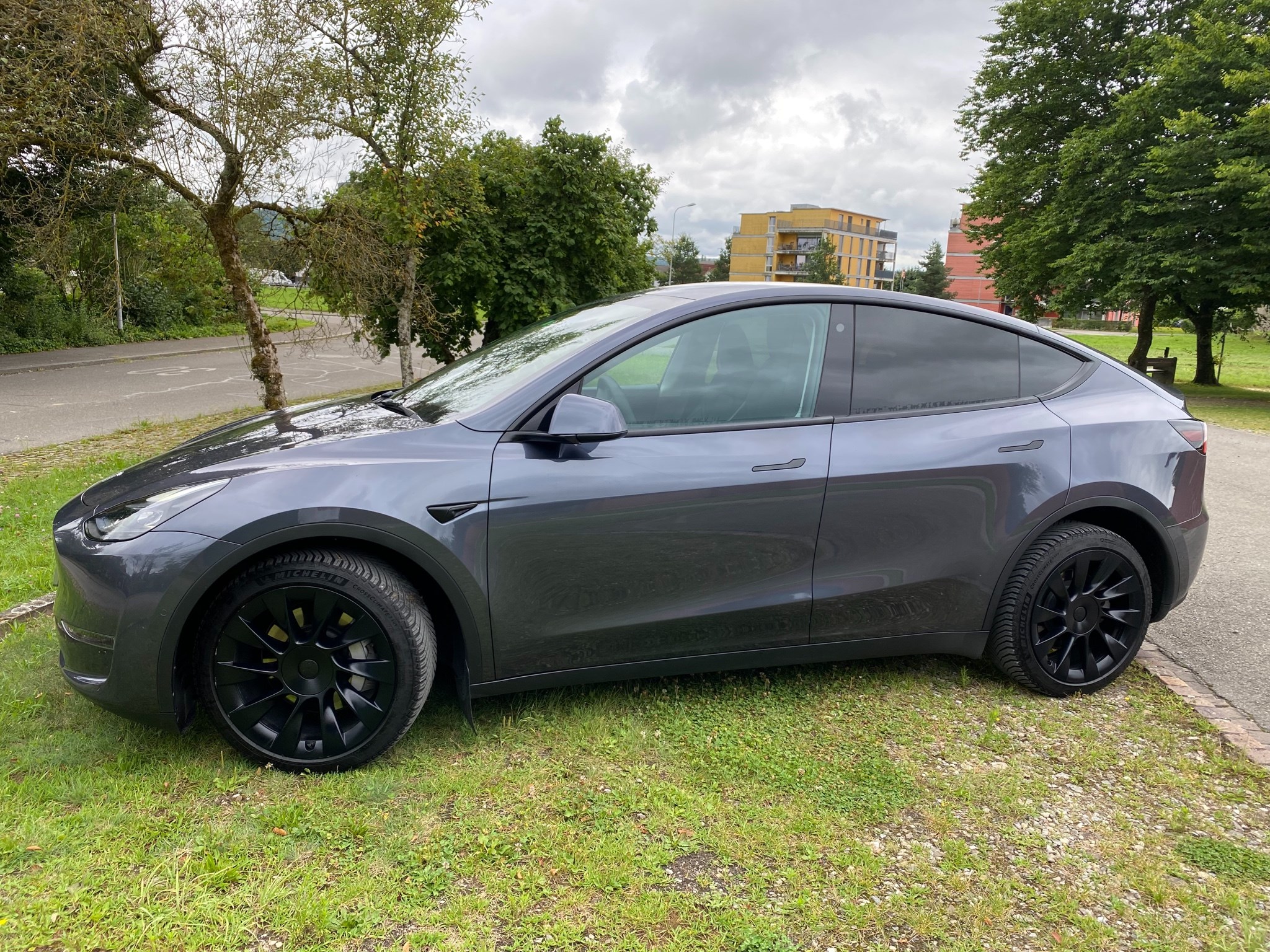 TESLA Model Y Long Range