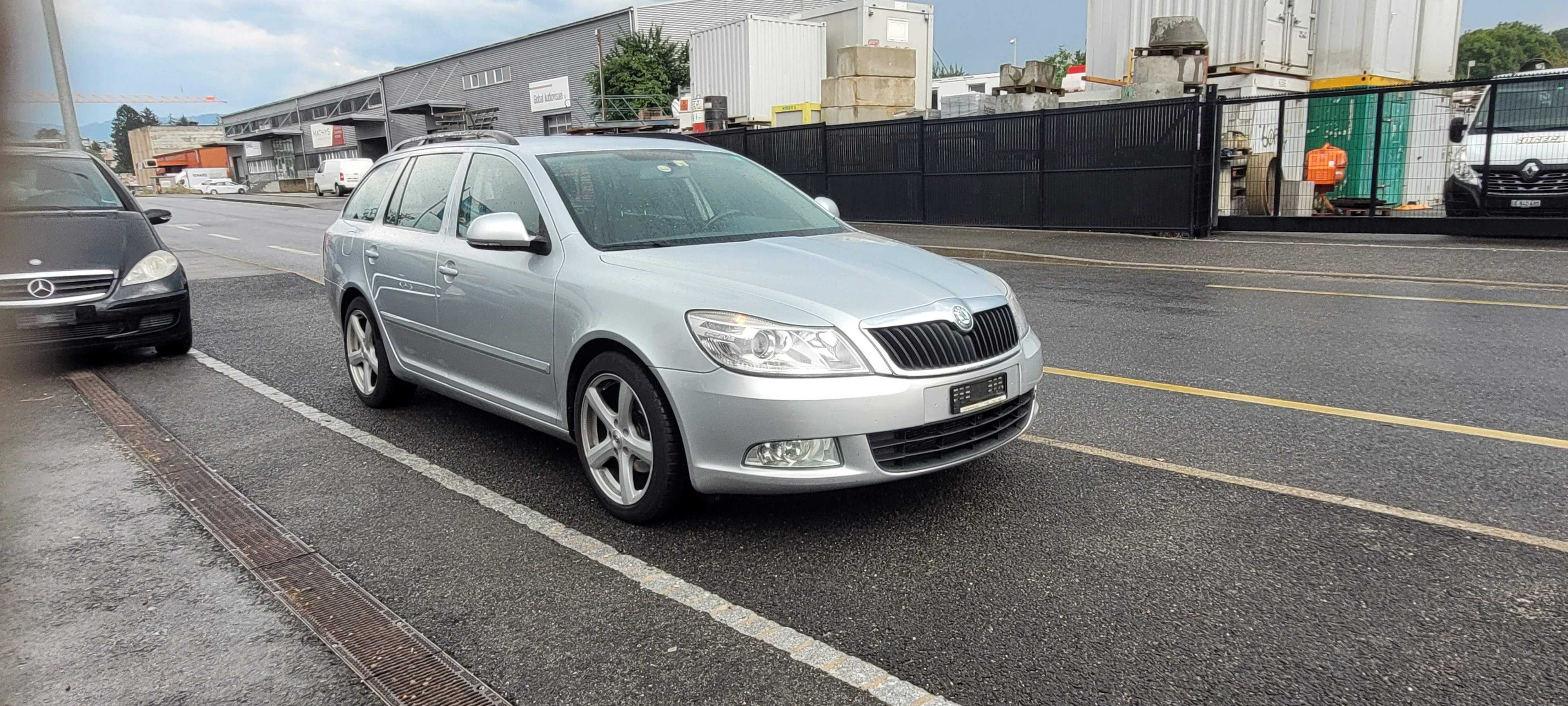 SKODA Octavia Combi 1.6 TDI Elegance DSG