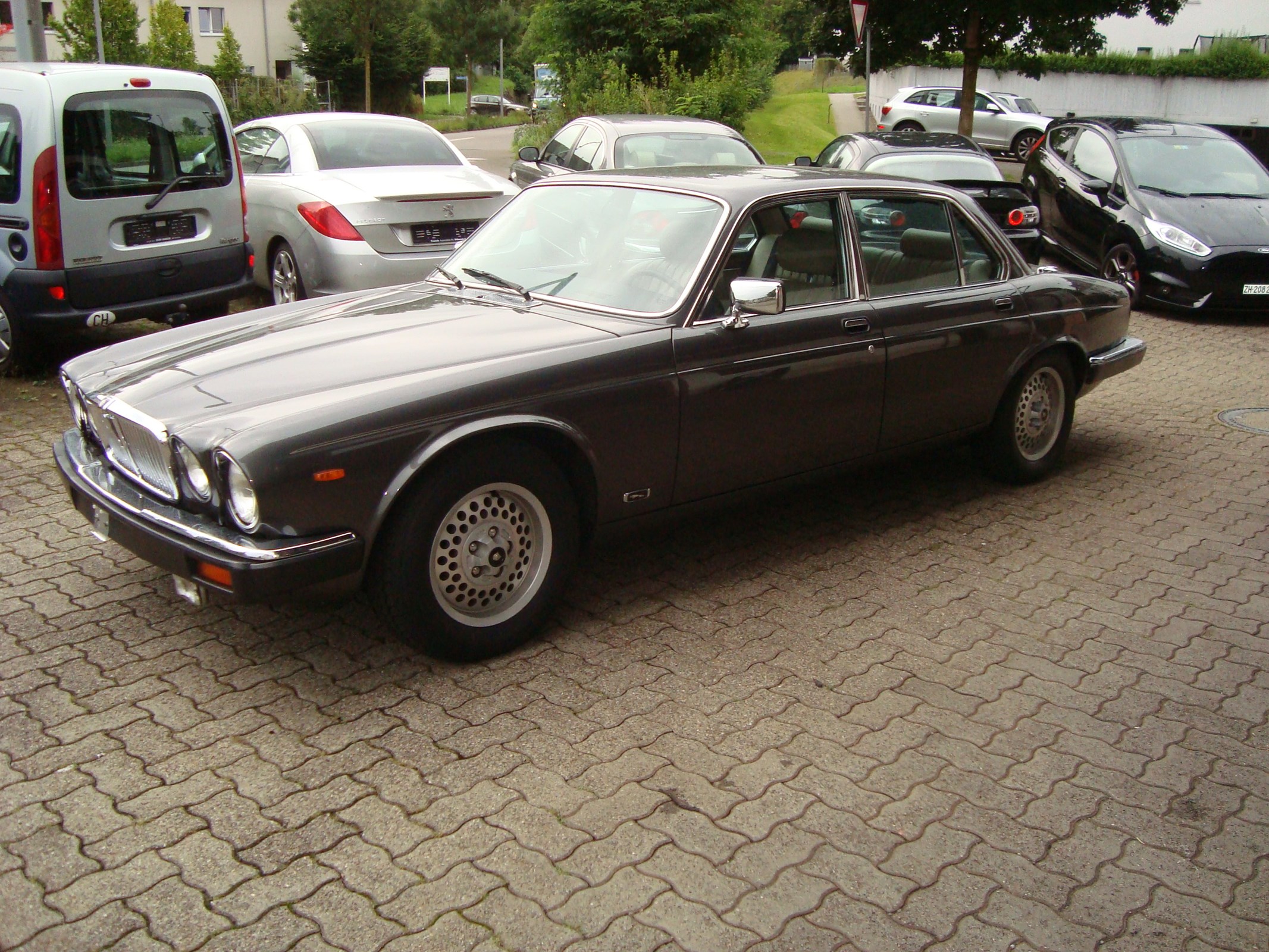 JAGUAR XJ12 5.3 Sovereign