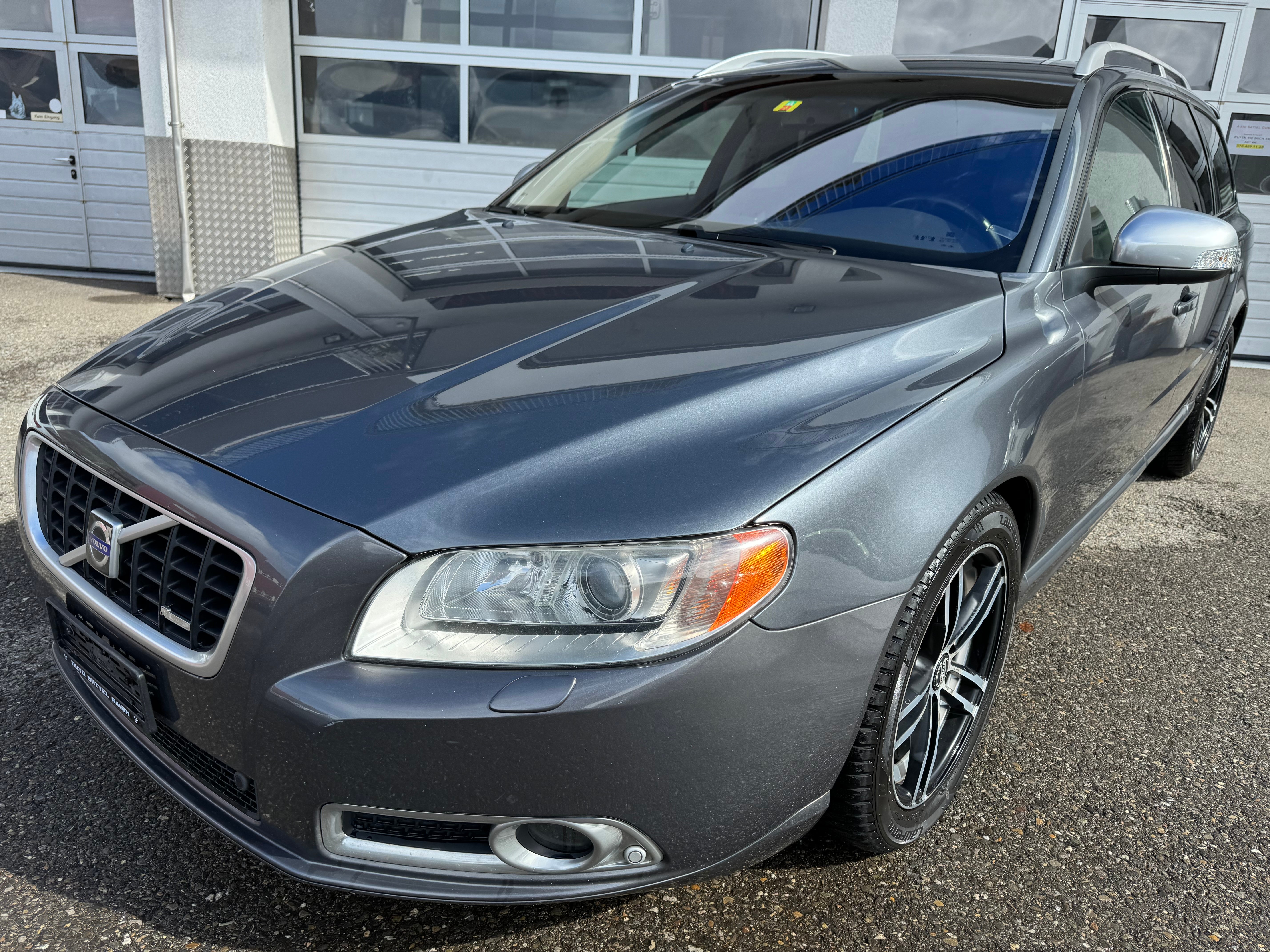 VOLVO V70 D5 AWD Summum Geartronic