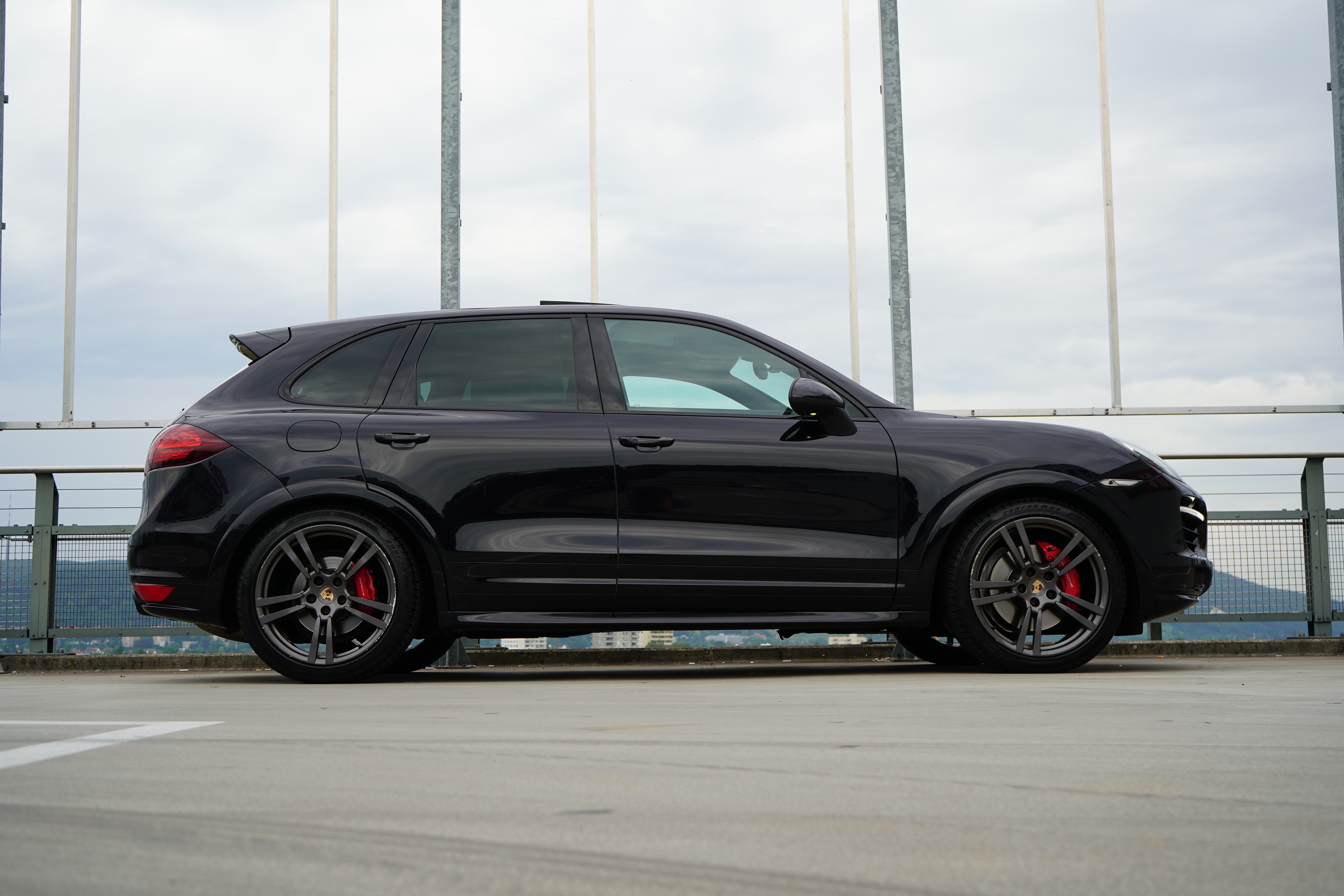 PORSCHE CAYENNE GTS BLACK l 420 PS