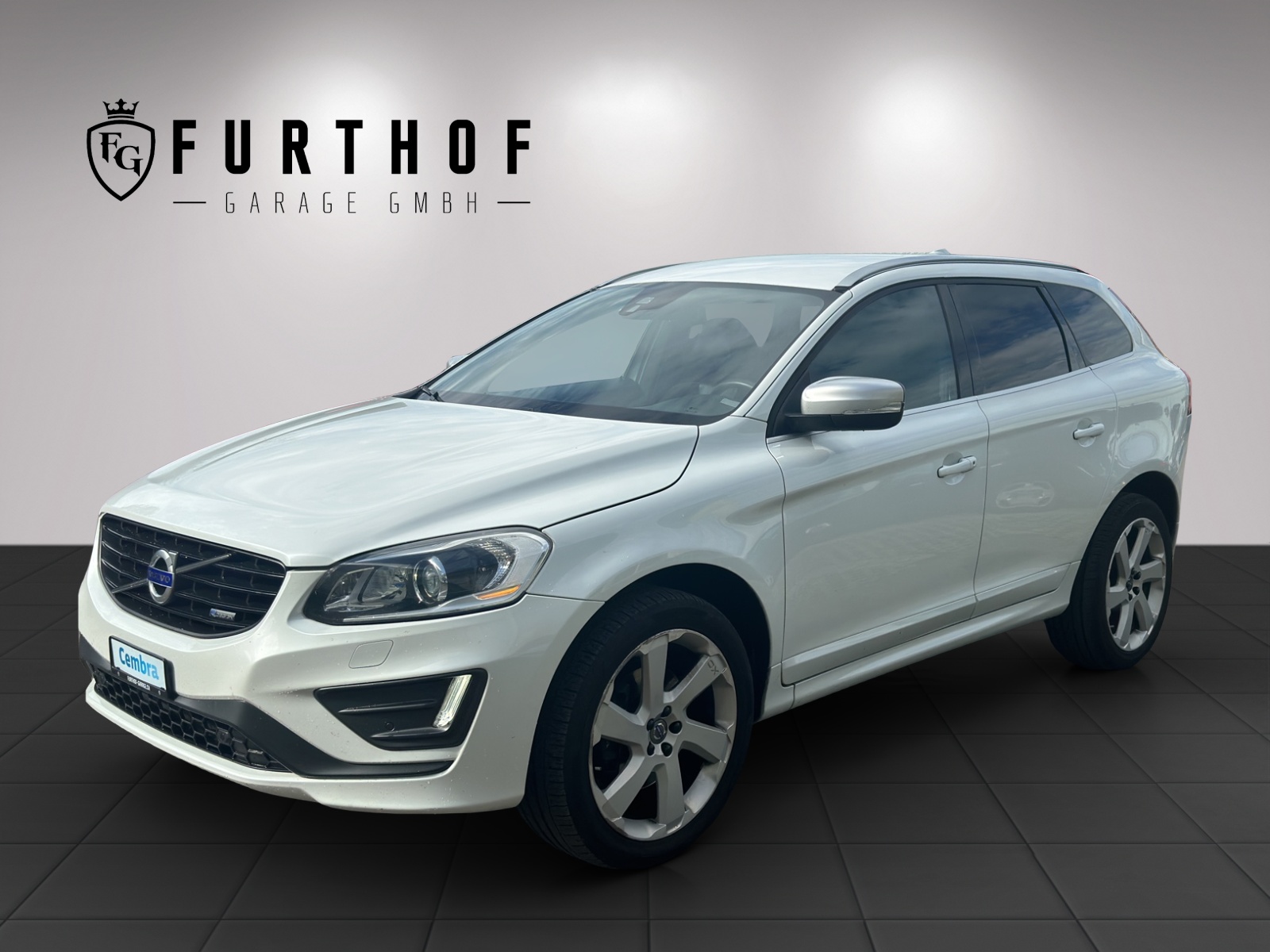 VOLVO XC60 D5 AWD Momentum R-Design Geartronic